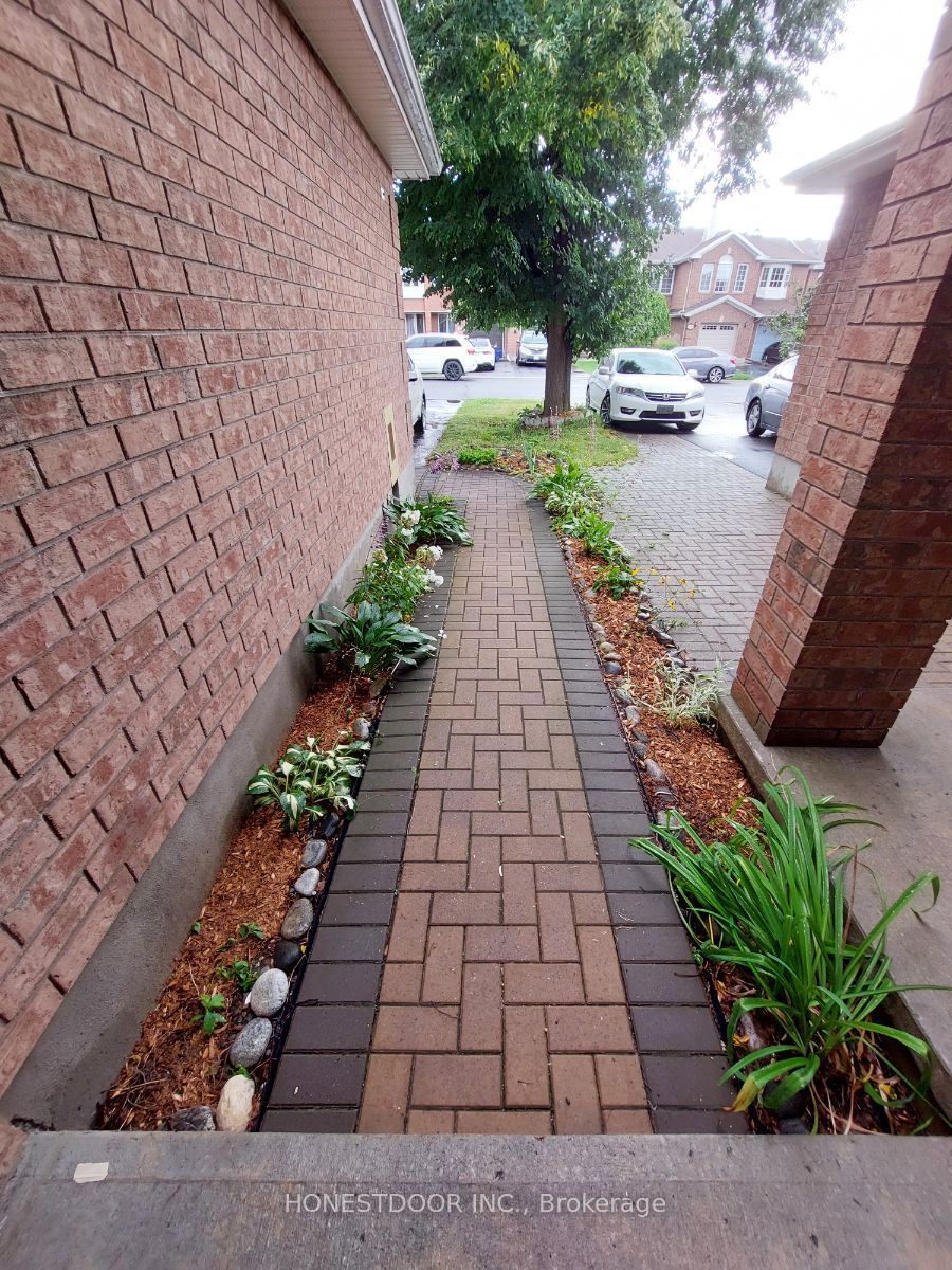 49 Mullcraft Crescent, Barrhaven, ON K2J 4P7 photo 2