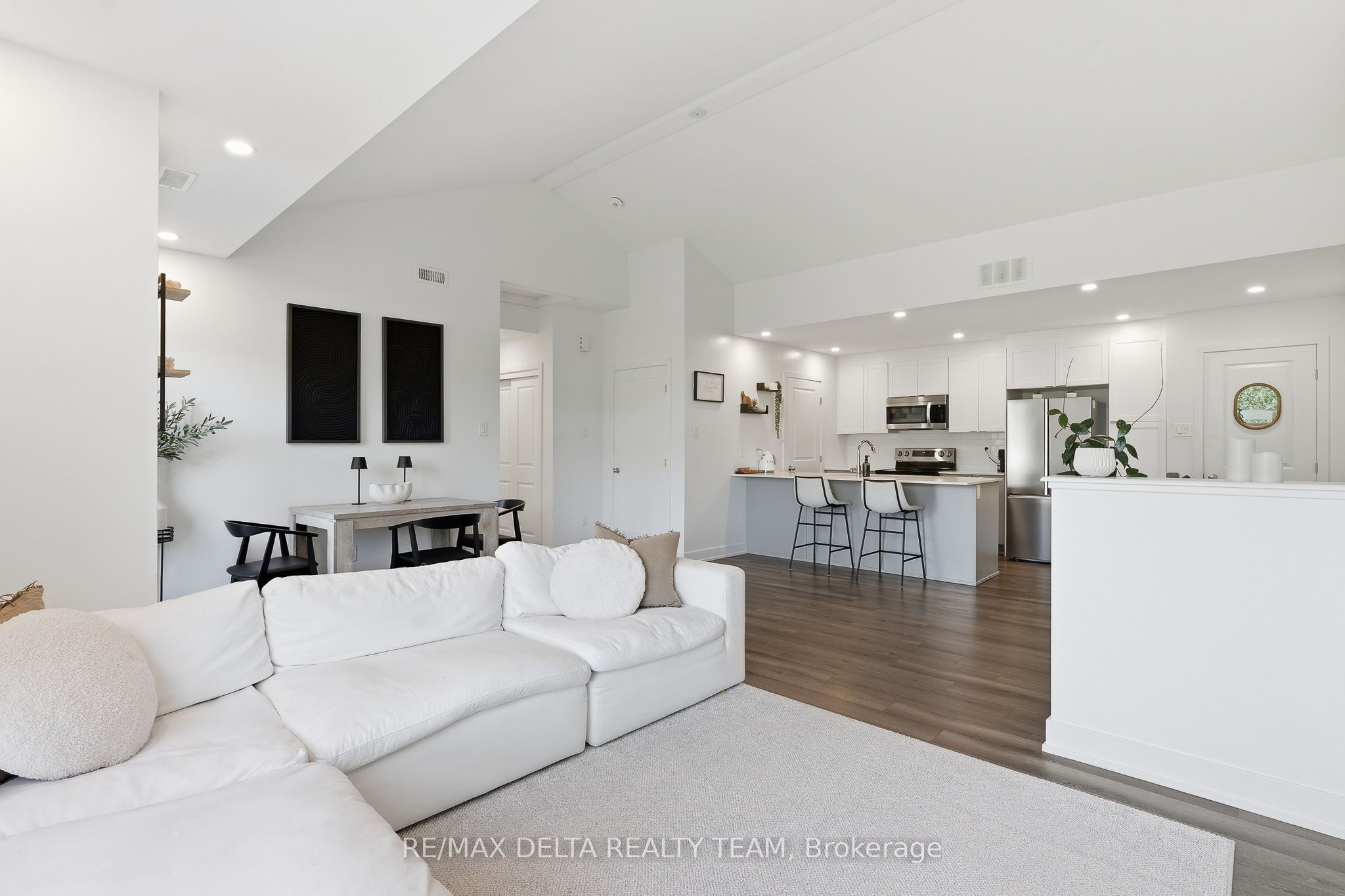 400 C Rolling Meadow Crescent 13, Orleans - Convent Glen and Area, ON K1W 0S1 photo 4