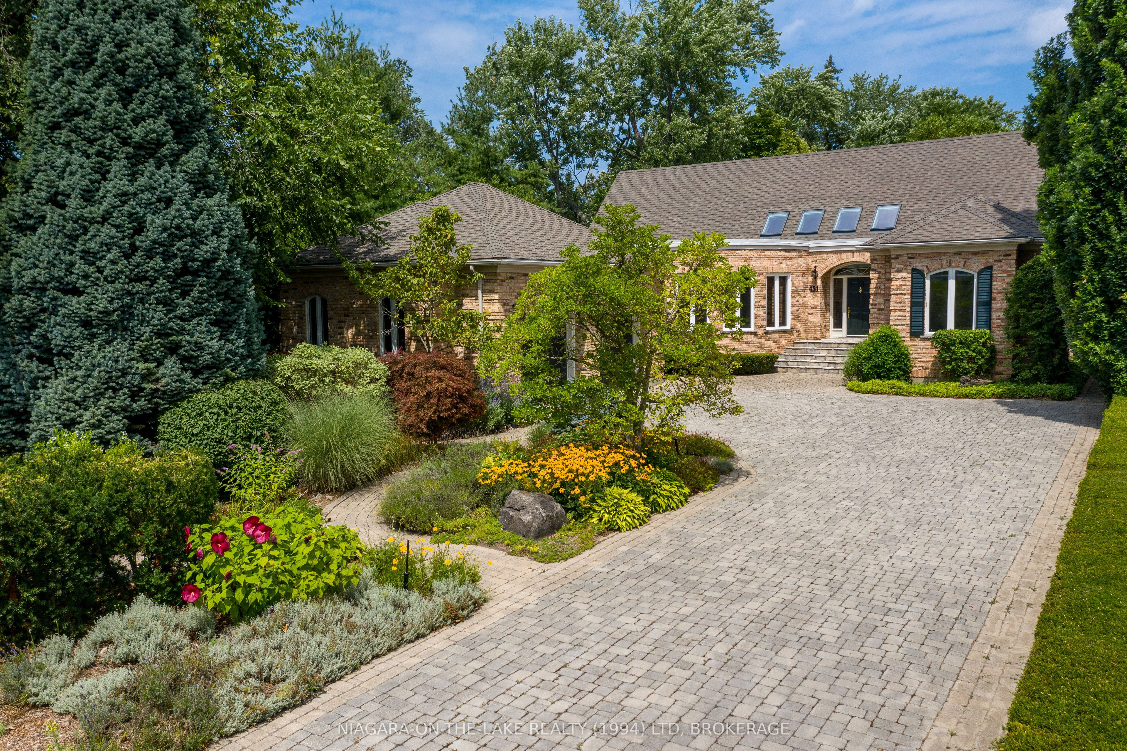 451 GAGE Street, Niagara-on-the-Lake, ON L0S 1J0 photo 2