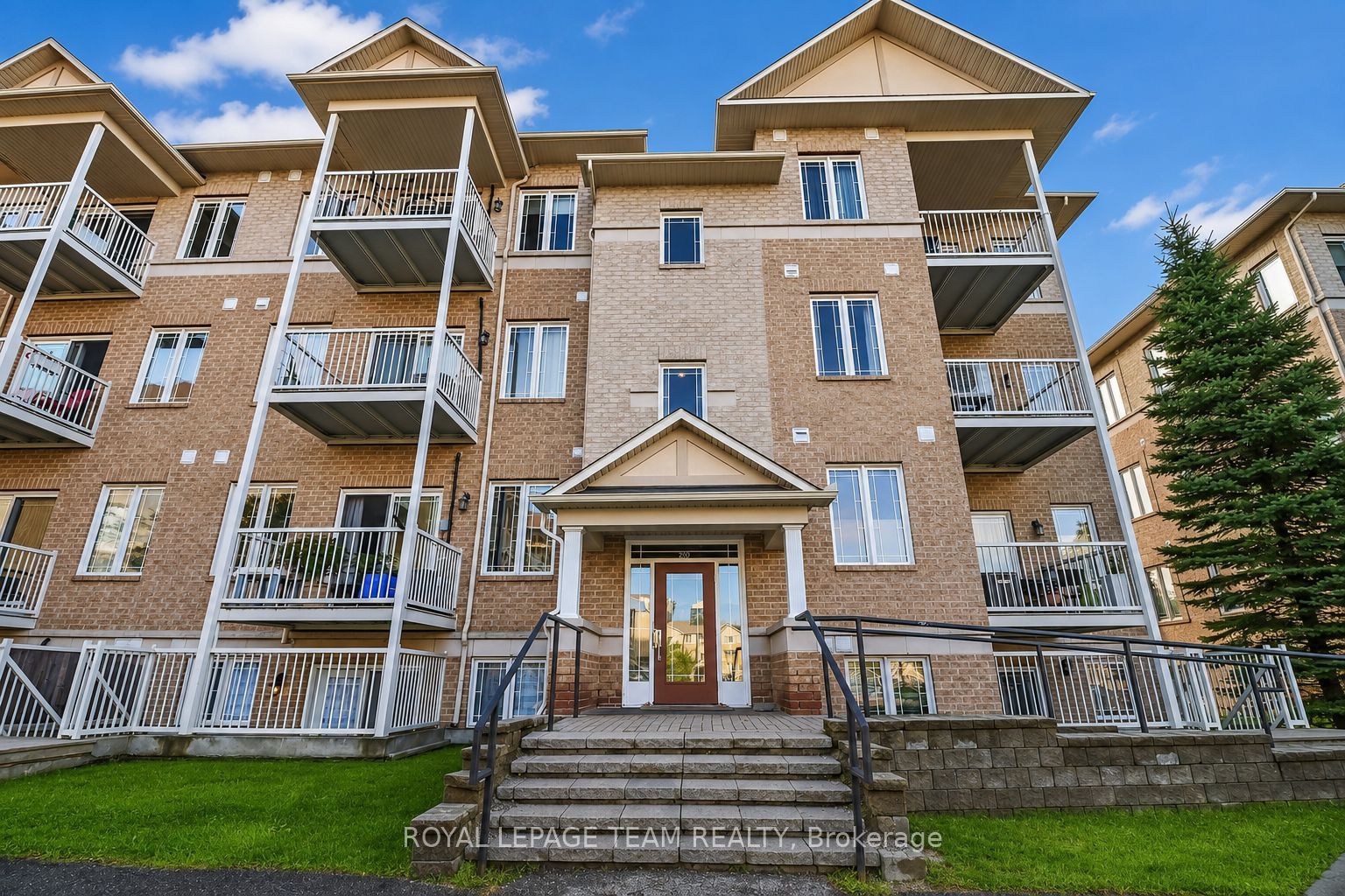 200 Paseo Private 6, South of Baseline to Knoxdale, ON K2G 4N7