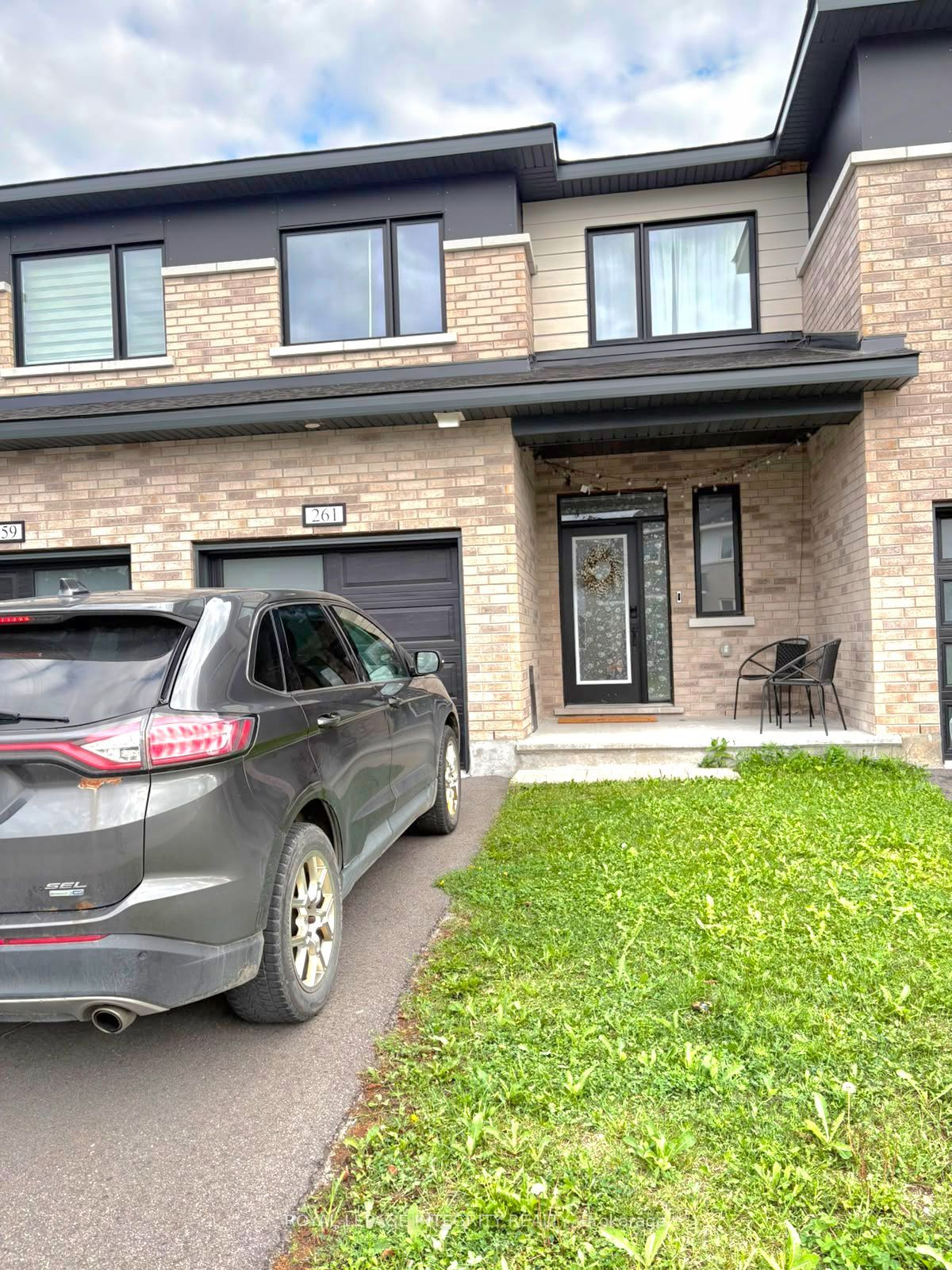 261 Ormiston Crescent, Barrhaven, ON K2J 7E4