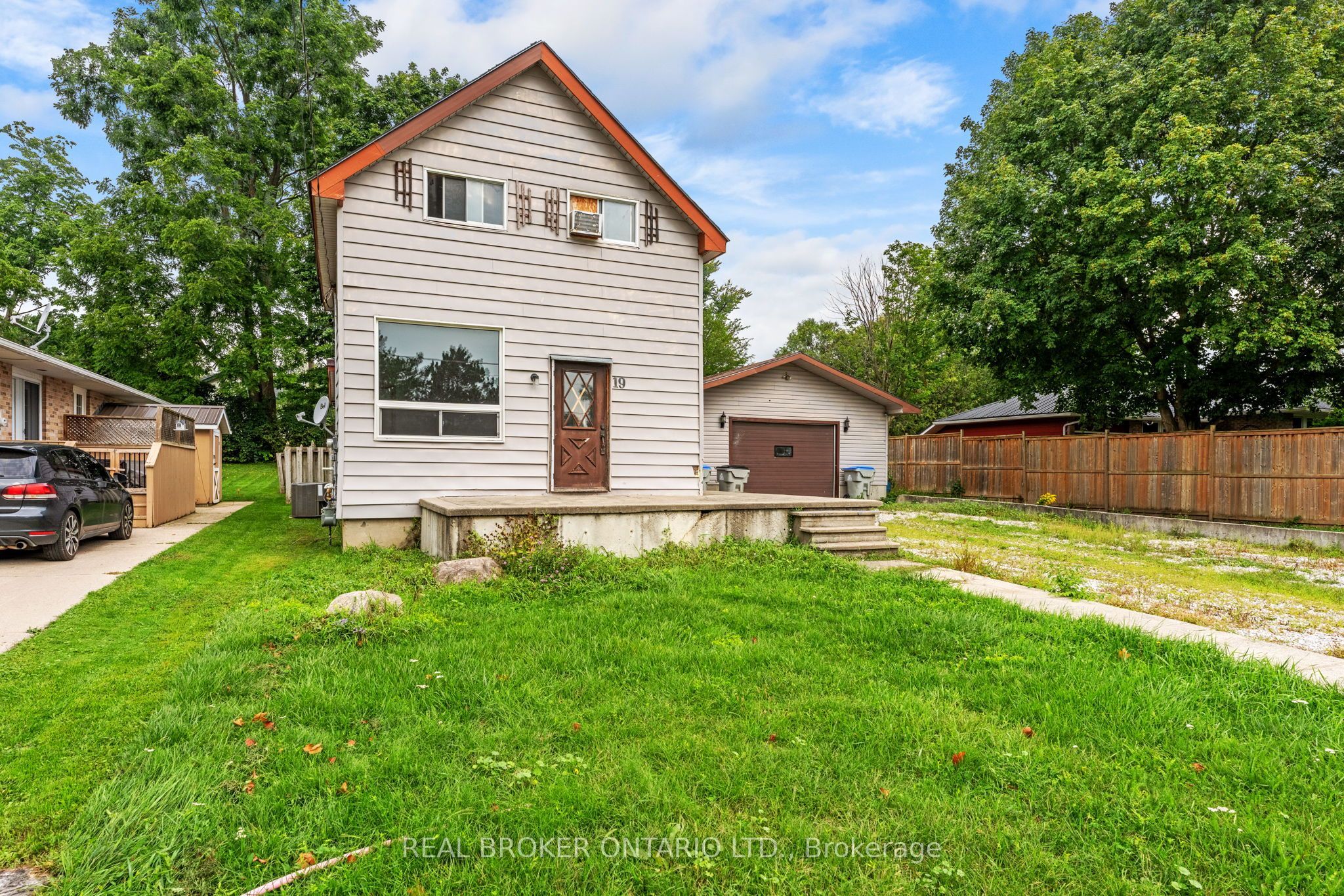19 Coleman Street, Huron East, ON N0K 1W0 photo 2
