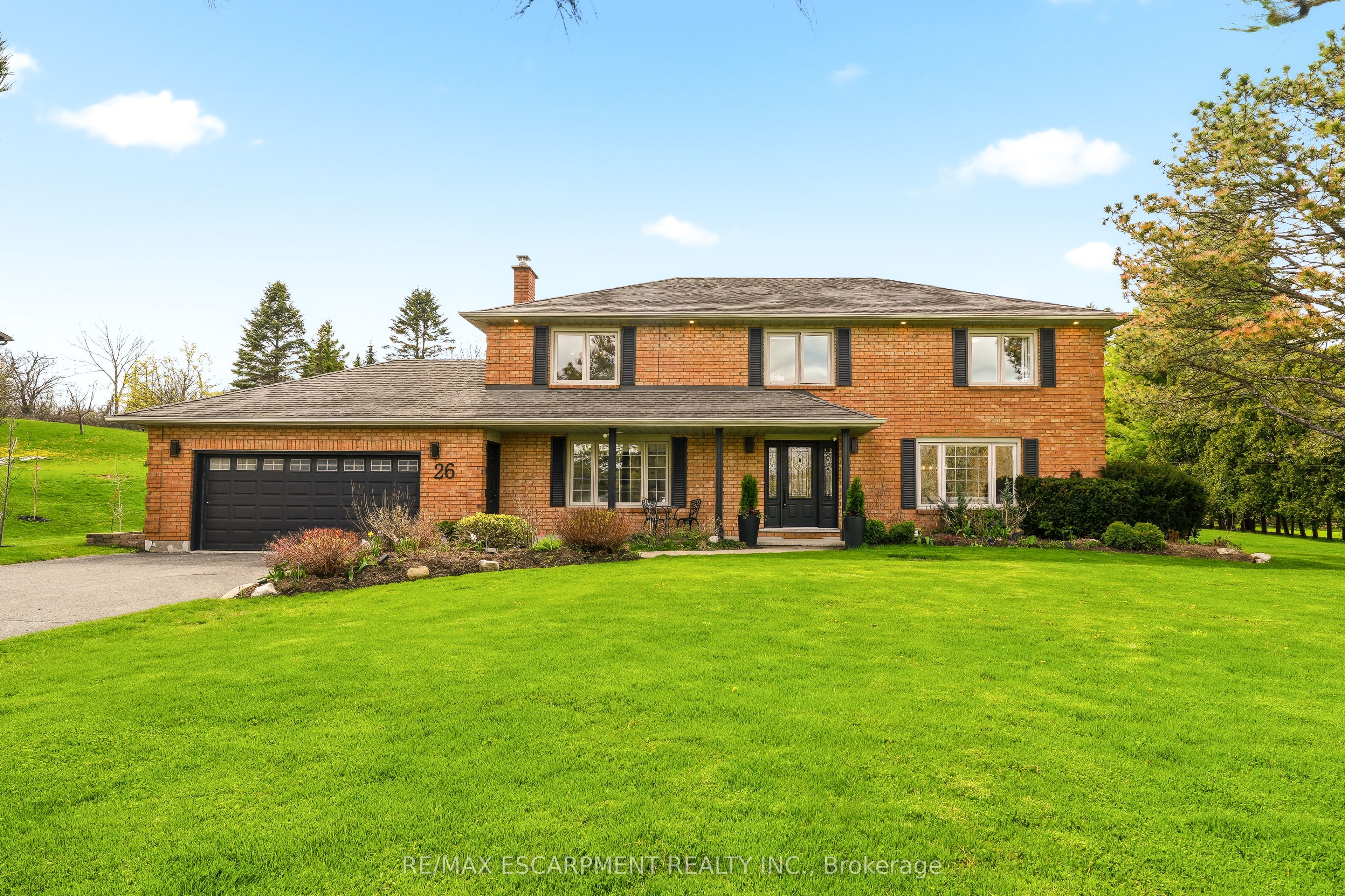 26 Weneil Drive, Hamilton, ON L8B 0Z6