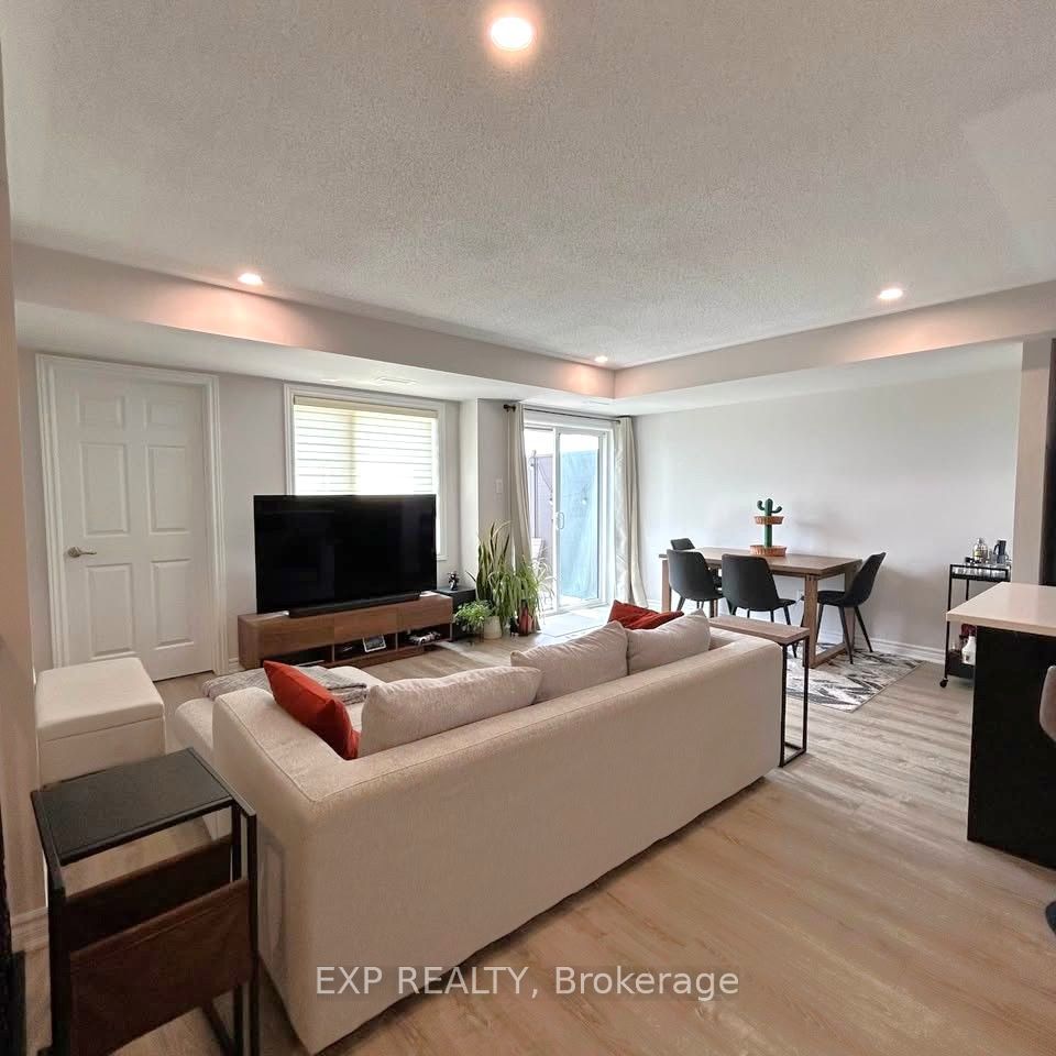 720 Lapland Private, Kanata, ON K2V 0S4 photo 3
