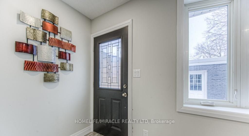 152 Overlea Drive, Kitchener, ON N2M 1T3 photo 2