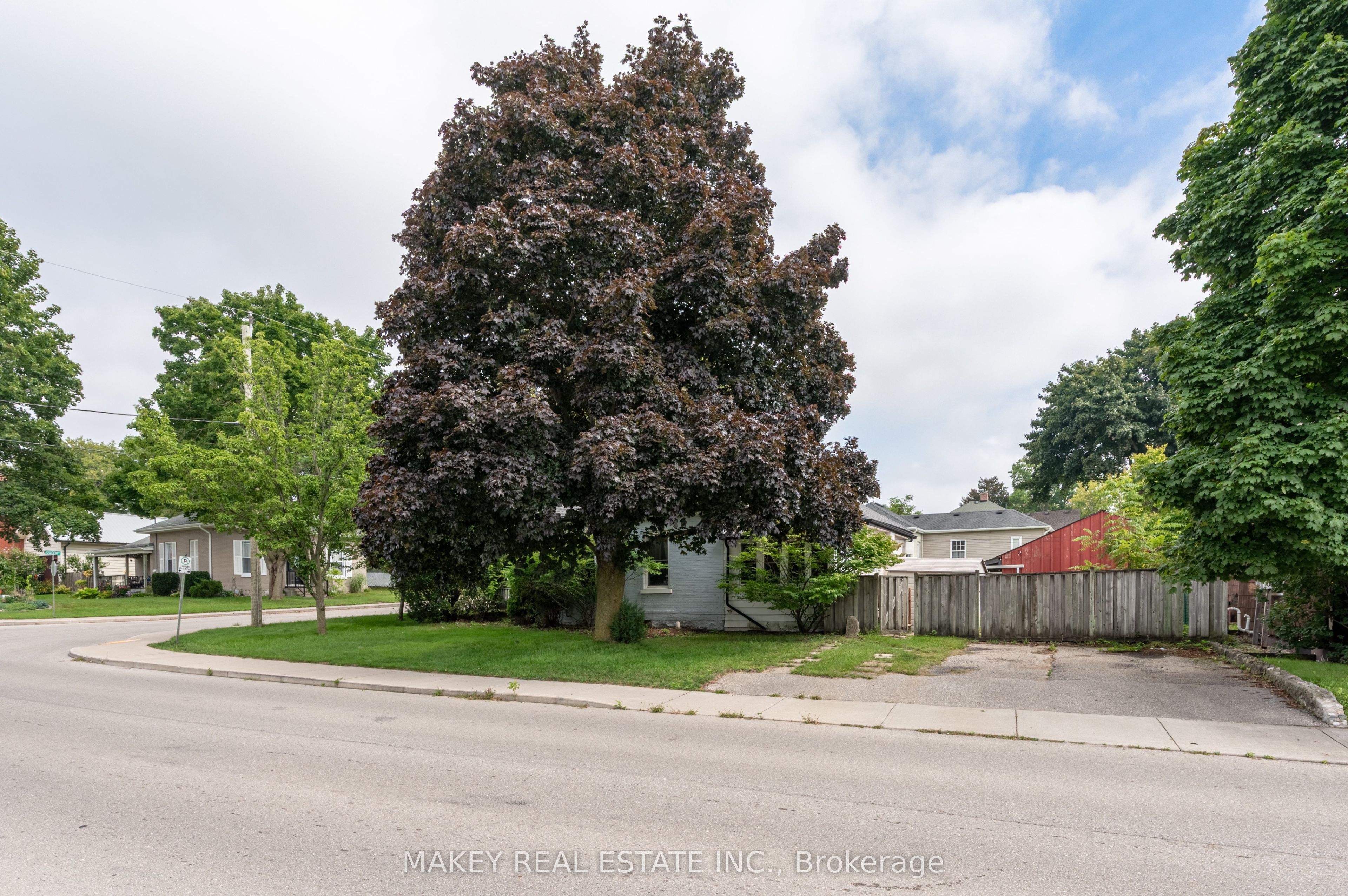 314 Queen Street, Woodstock, ON N4S 1M1 photo 2