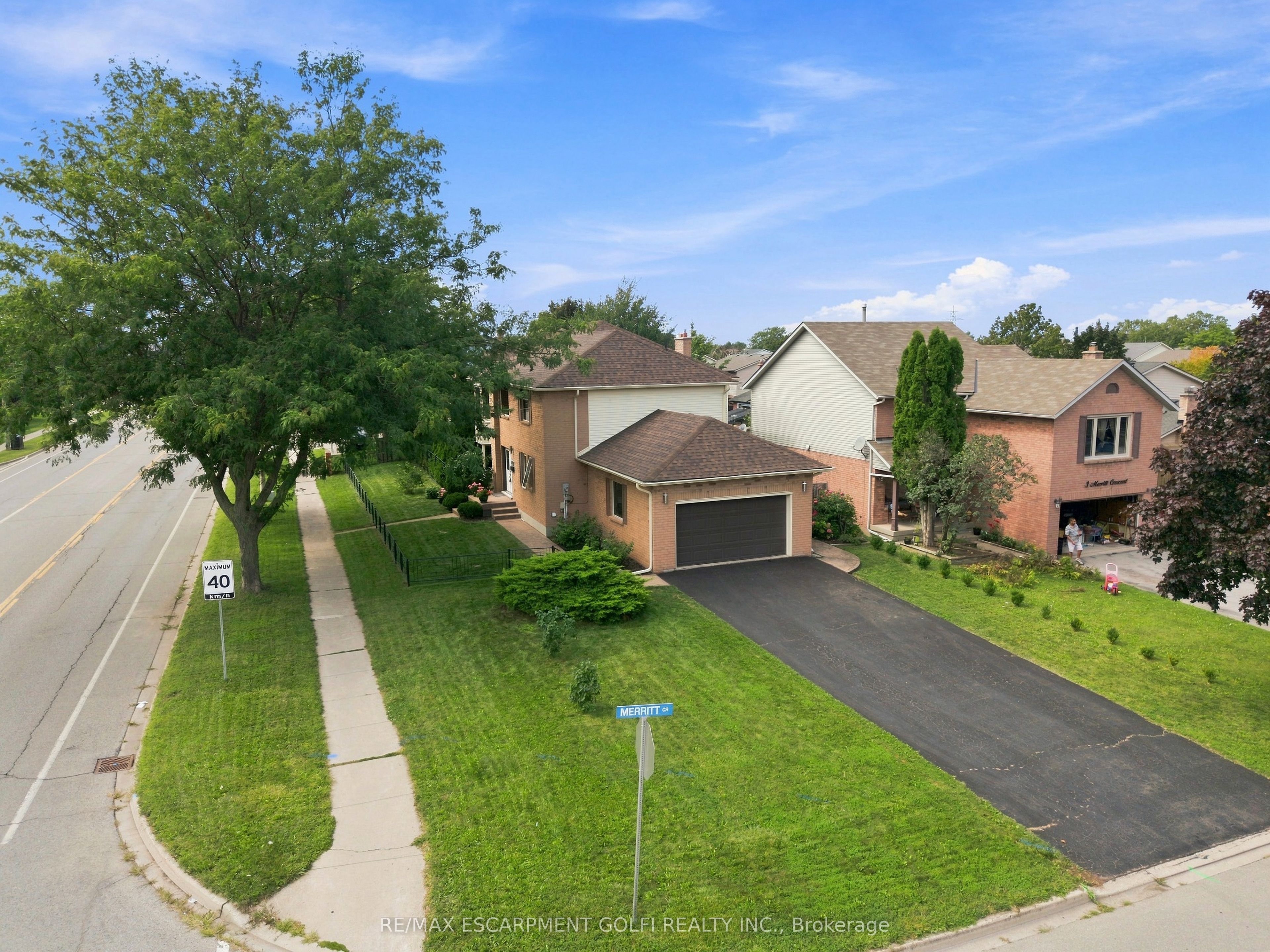 138 Livingston Avenue, Grimsby, ON L3M 4X1 photo 2