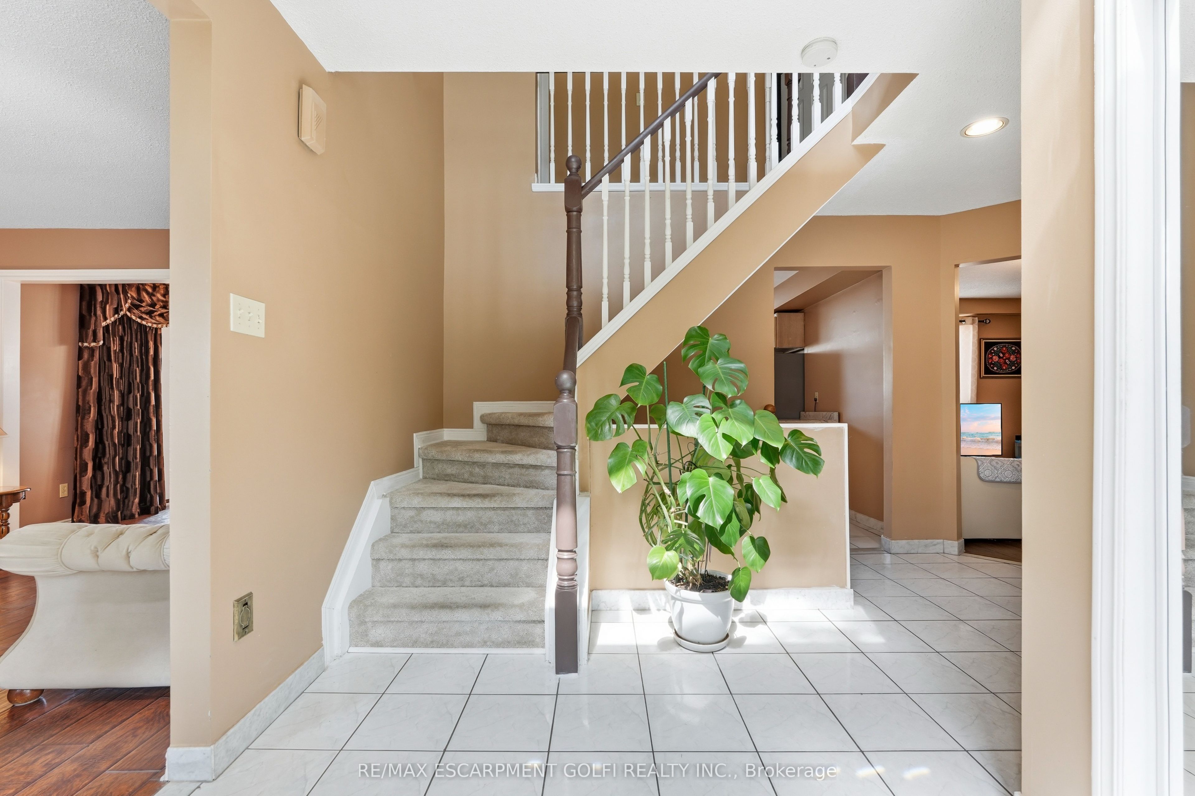 138 Livingston Avenue, Grimsby, ON L3M 4X1 photo 4