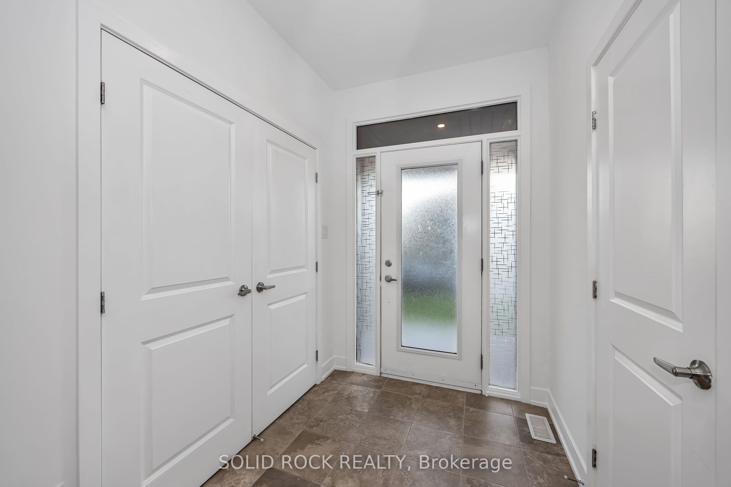 859 E Solarium Avenue E, Blossom Park - Airport and Area, ON K4M 0H1 photo 5
