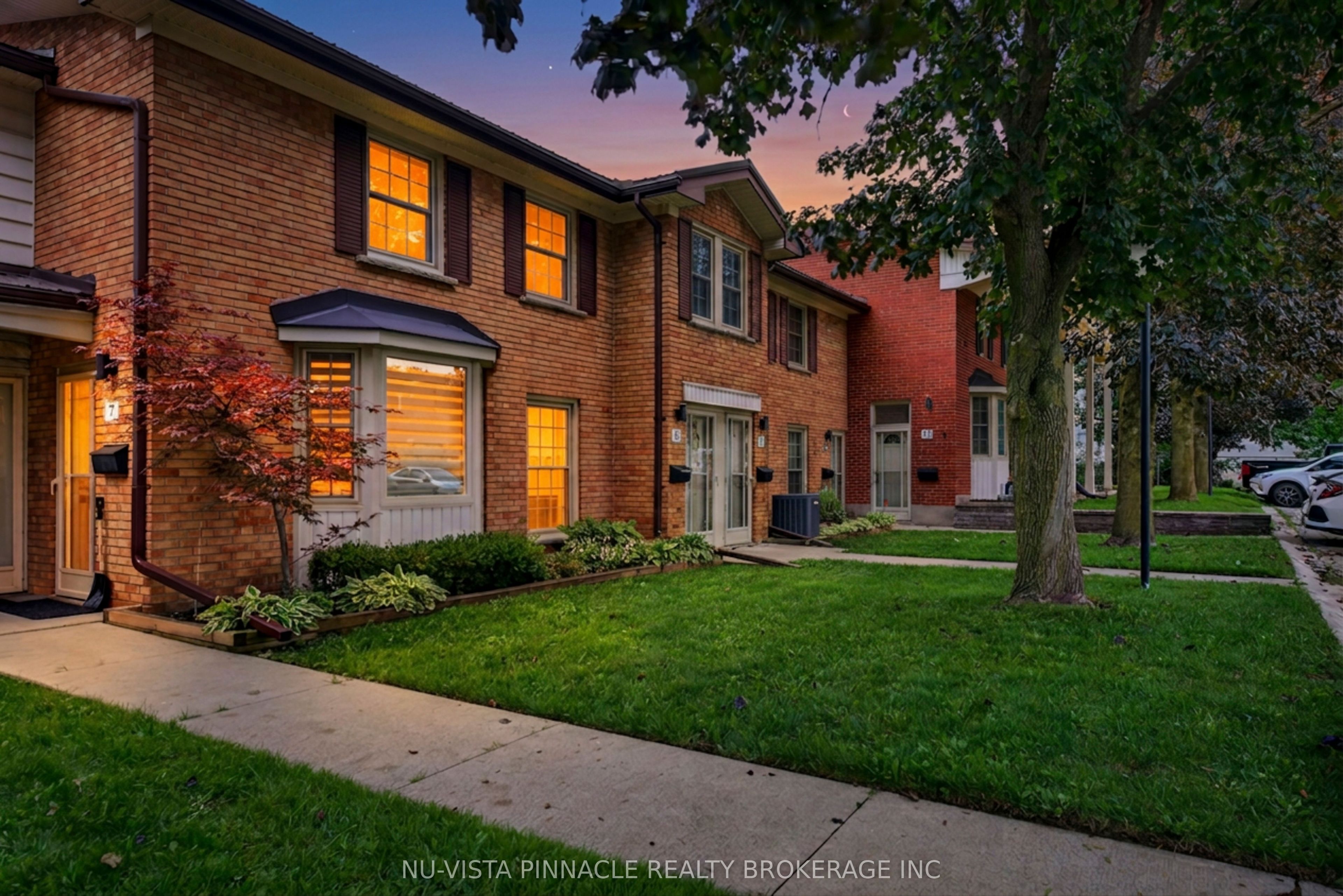 7 Arbour Glen Crescent, London East, ON N5Y 1Z9