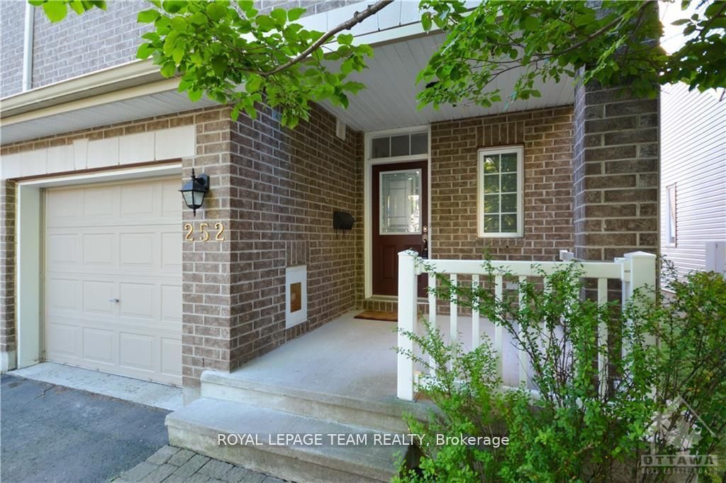 252 Tandalee Crescent, Kanata, ON K2M 0A1 photo 2