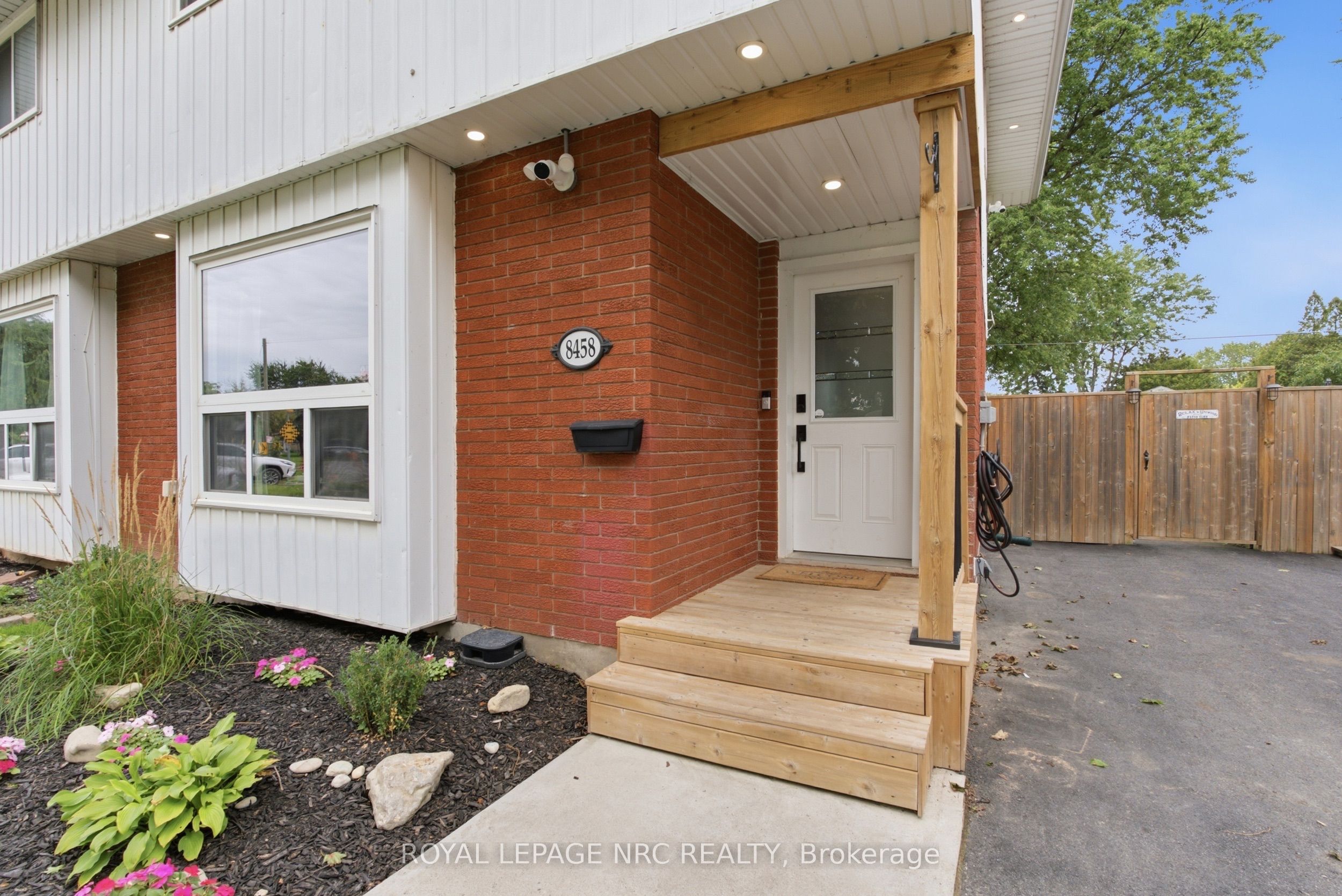 8458 Willoughby Drive, Niagara Falls, ON L2G 6X5 photo 3
