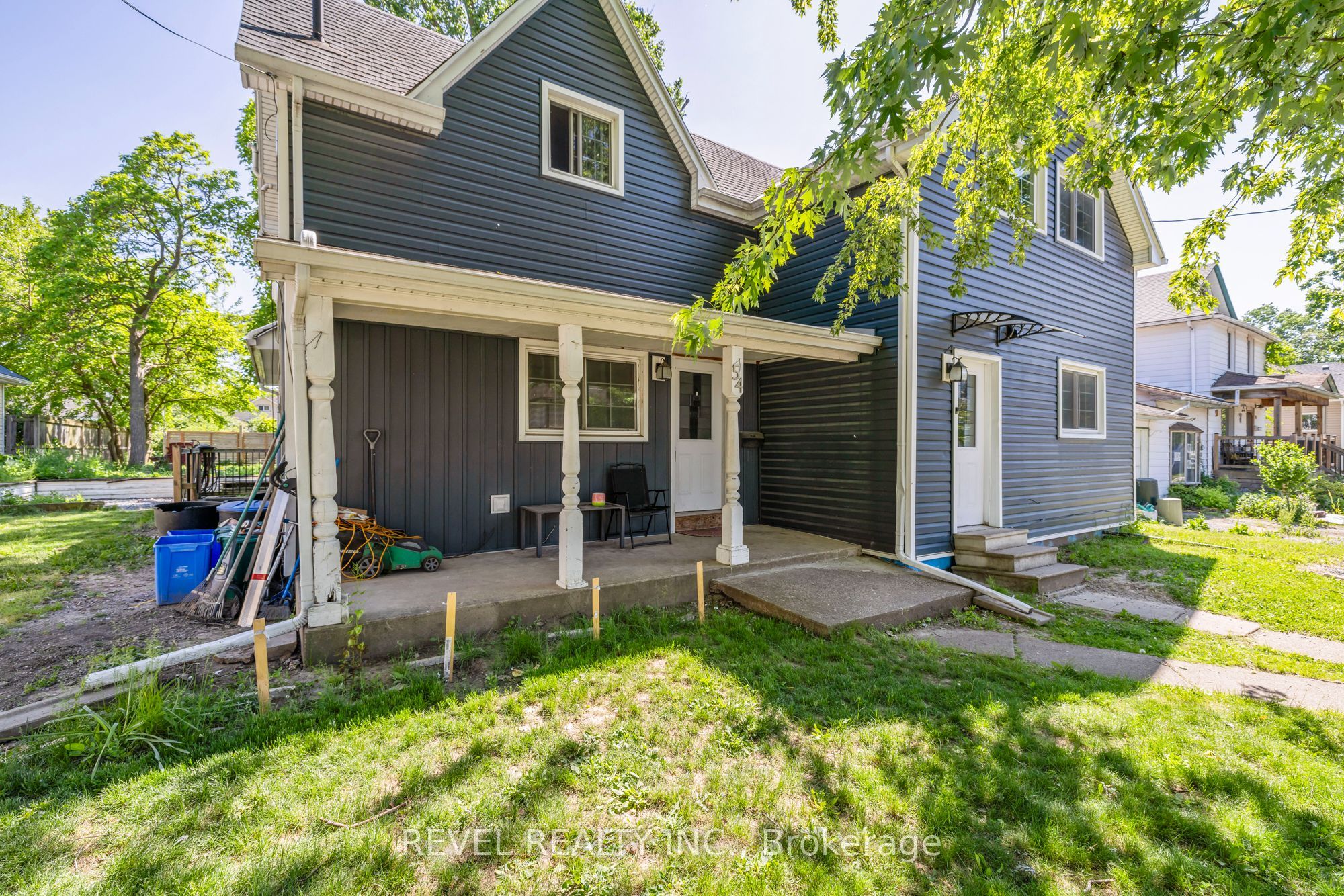 54 Chestnut Street E, St. Catharines, ON L2T 1H1 photo 2