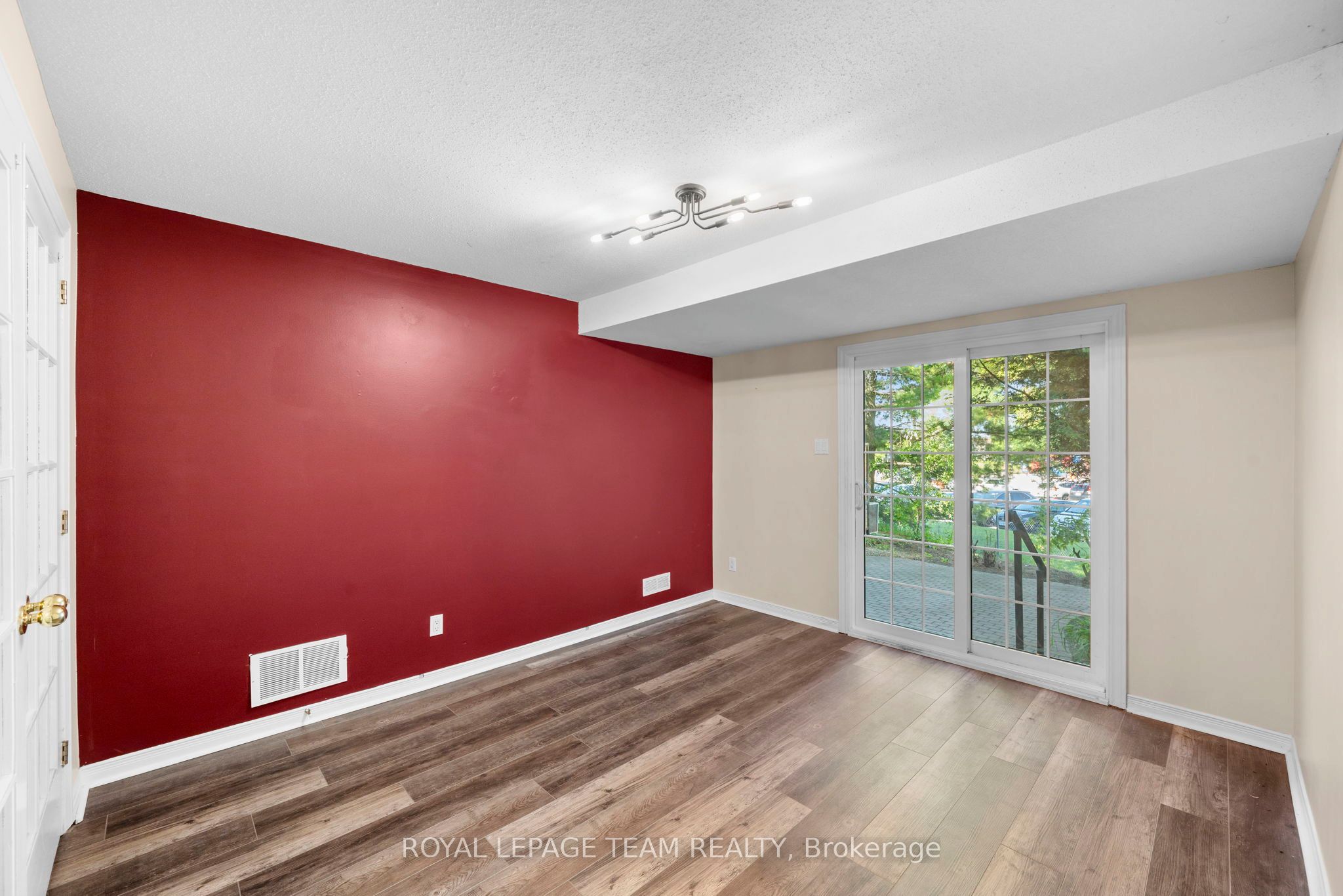 8 Mannington Court, Barrhaven, ON K2J 4A1 photo 5