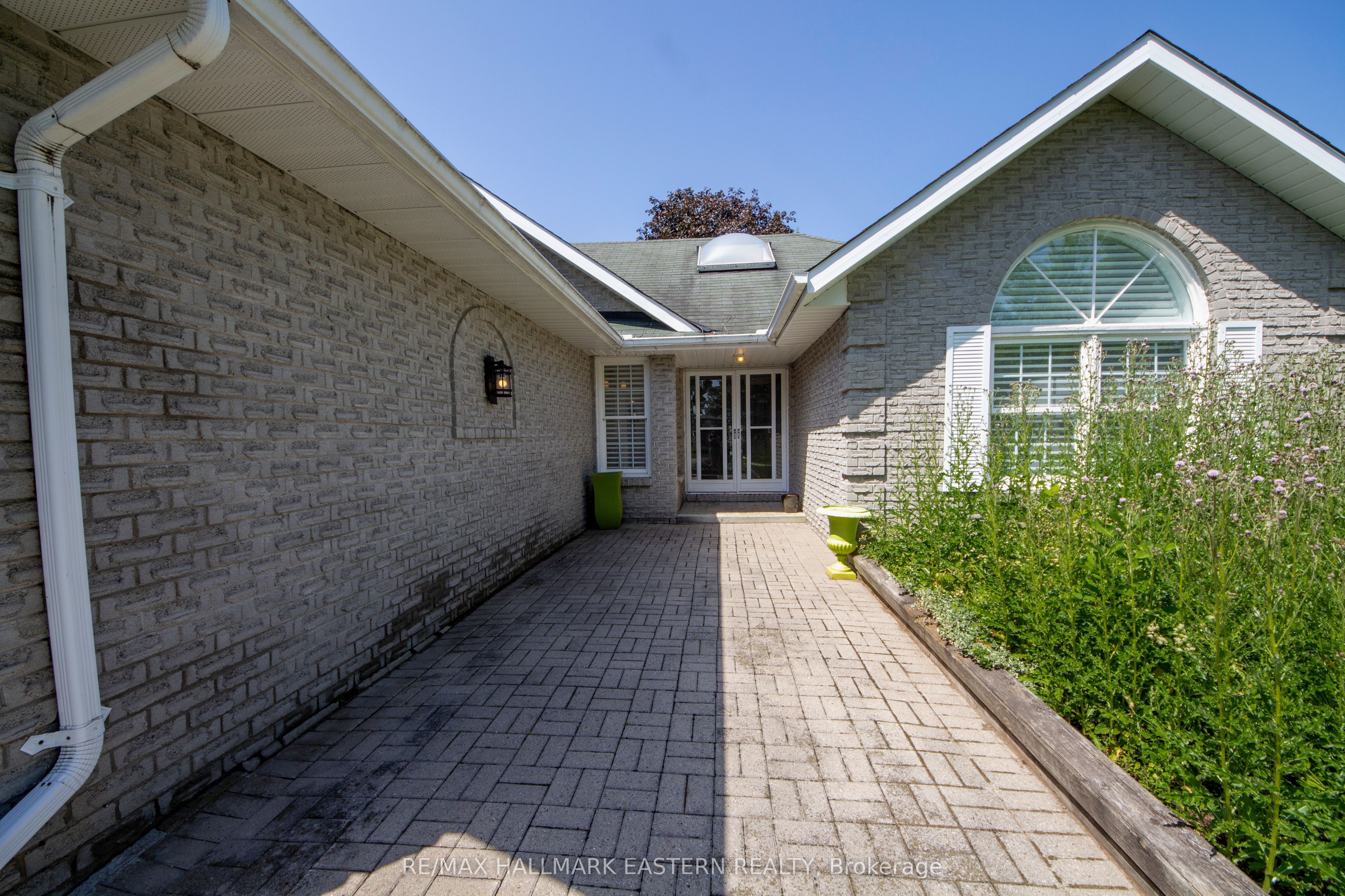 36 Russell Hill Road, Kawartha Lakes, ON K0M 1A0 photo 2