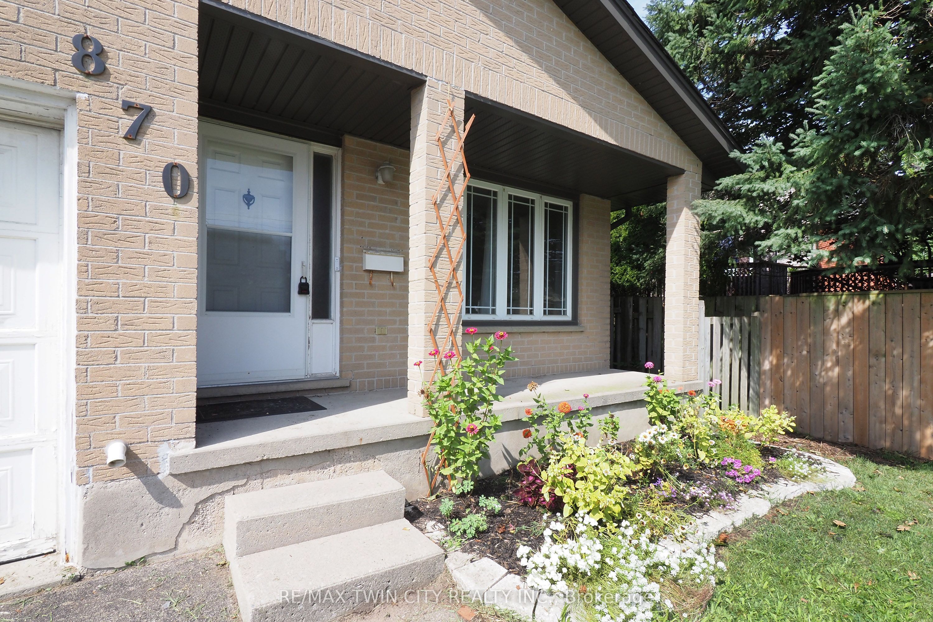 870 Strasburg Road, Kitchener, ON N2E 2K4 photo 4