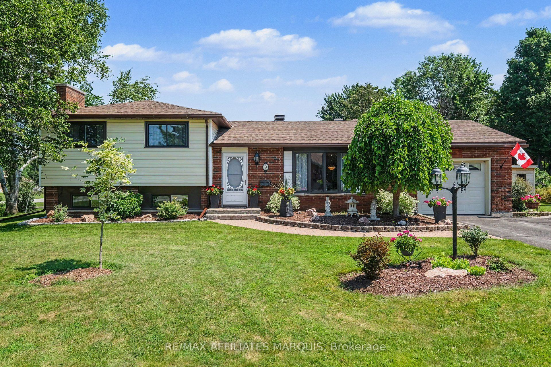9 Forest Drive, Rideau Lakes, ON K7A 4S5