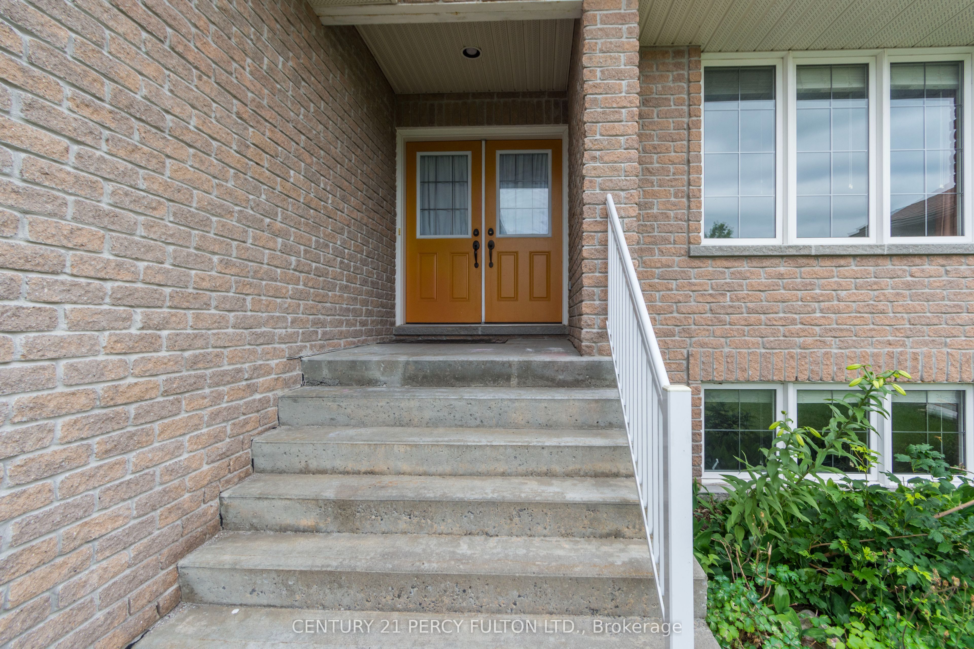 28 Freedom Crescent, Quinte West, ON K8V 0C1 photo 3