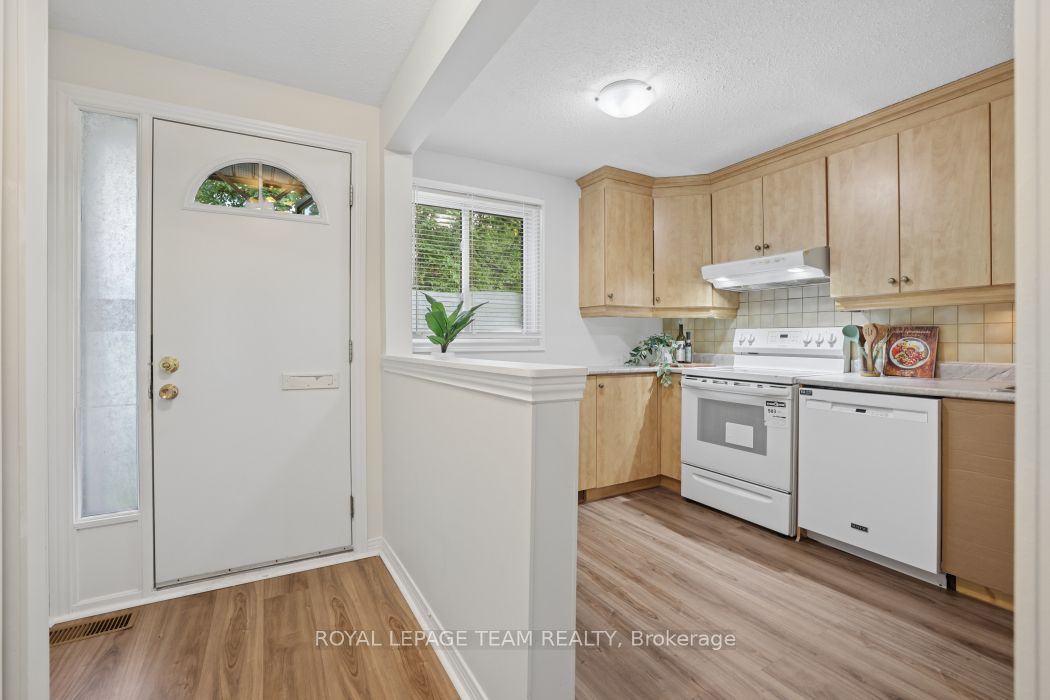 6801 Bilberry Drive, Orleans - Convent Glen and Area, ON K1C 2E8 photo 5