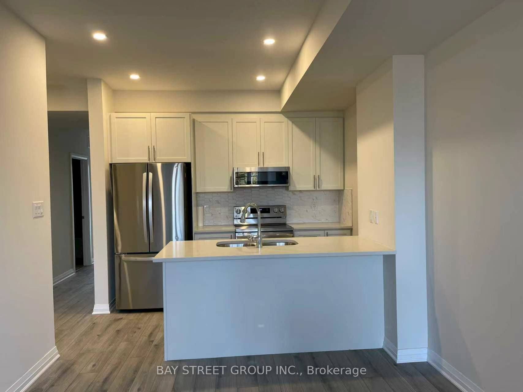 12 Blanshard Street 205, Hamilton, ON L8P 2A3 photo 2