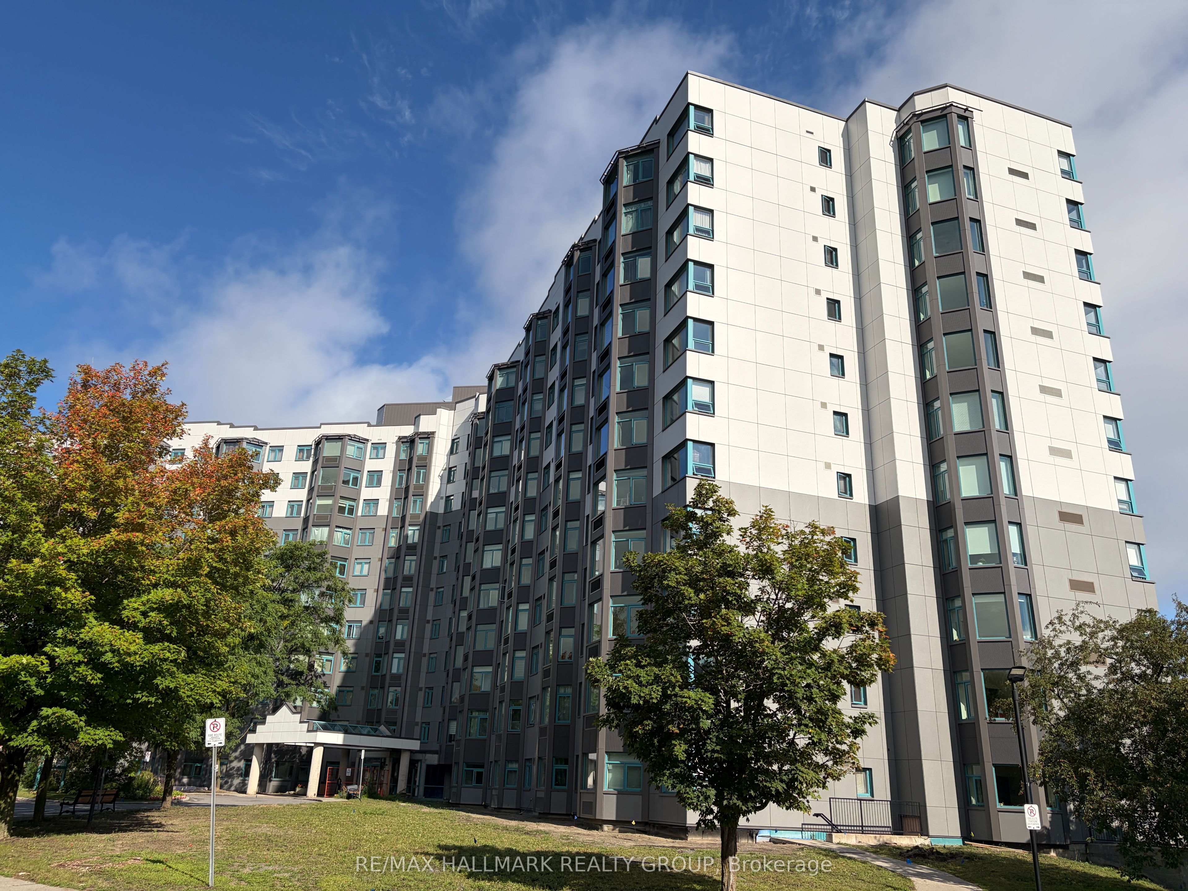 1025 Grenon Avenue 915, Britannia Heights - Queensway Terrace N and Area, ON K2B 8S5 photo 2