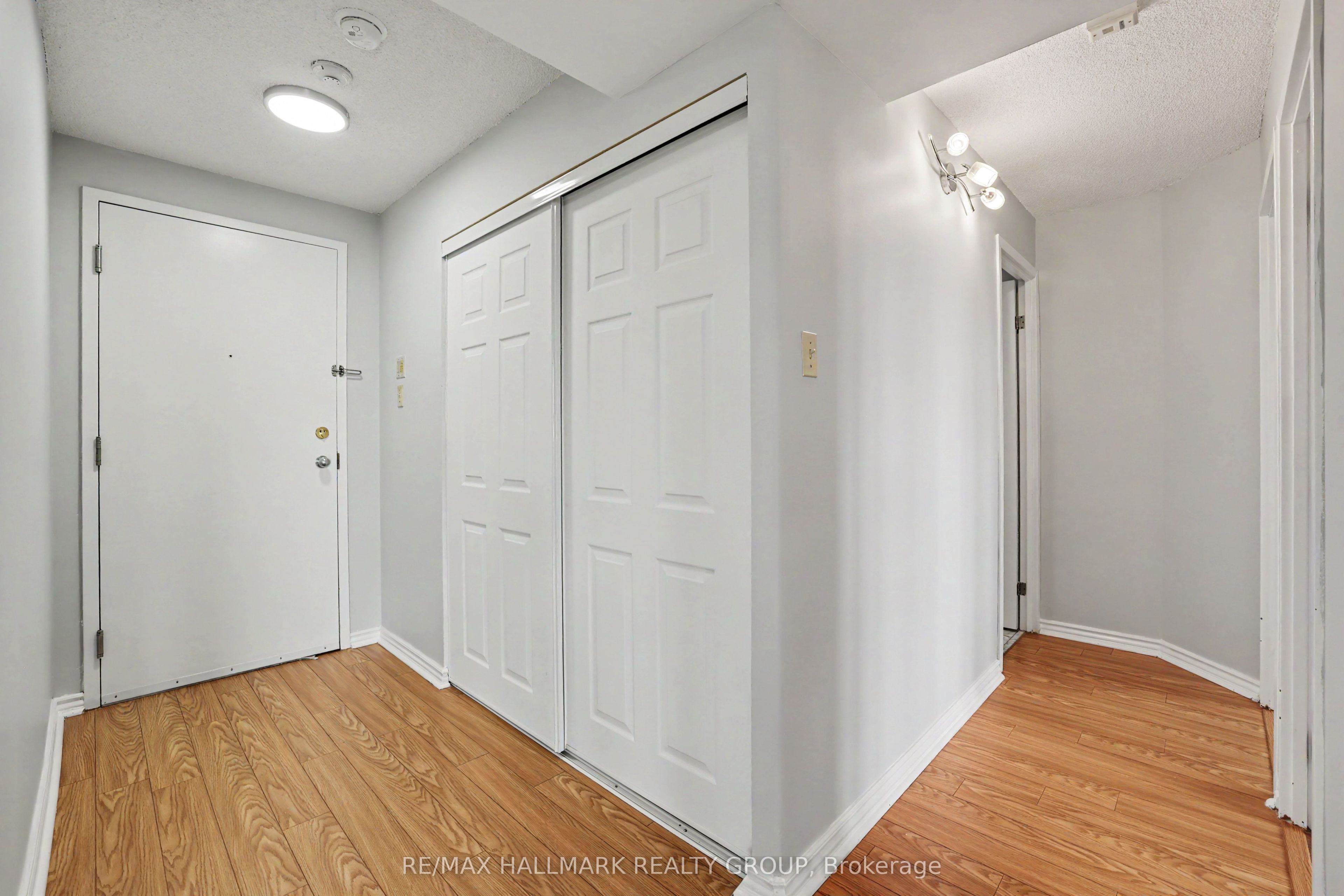 1025 Grenon Avenue 915, Britannia Heights - Queensway Terrace N and Area, ON K2B 8S5 photo 4