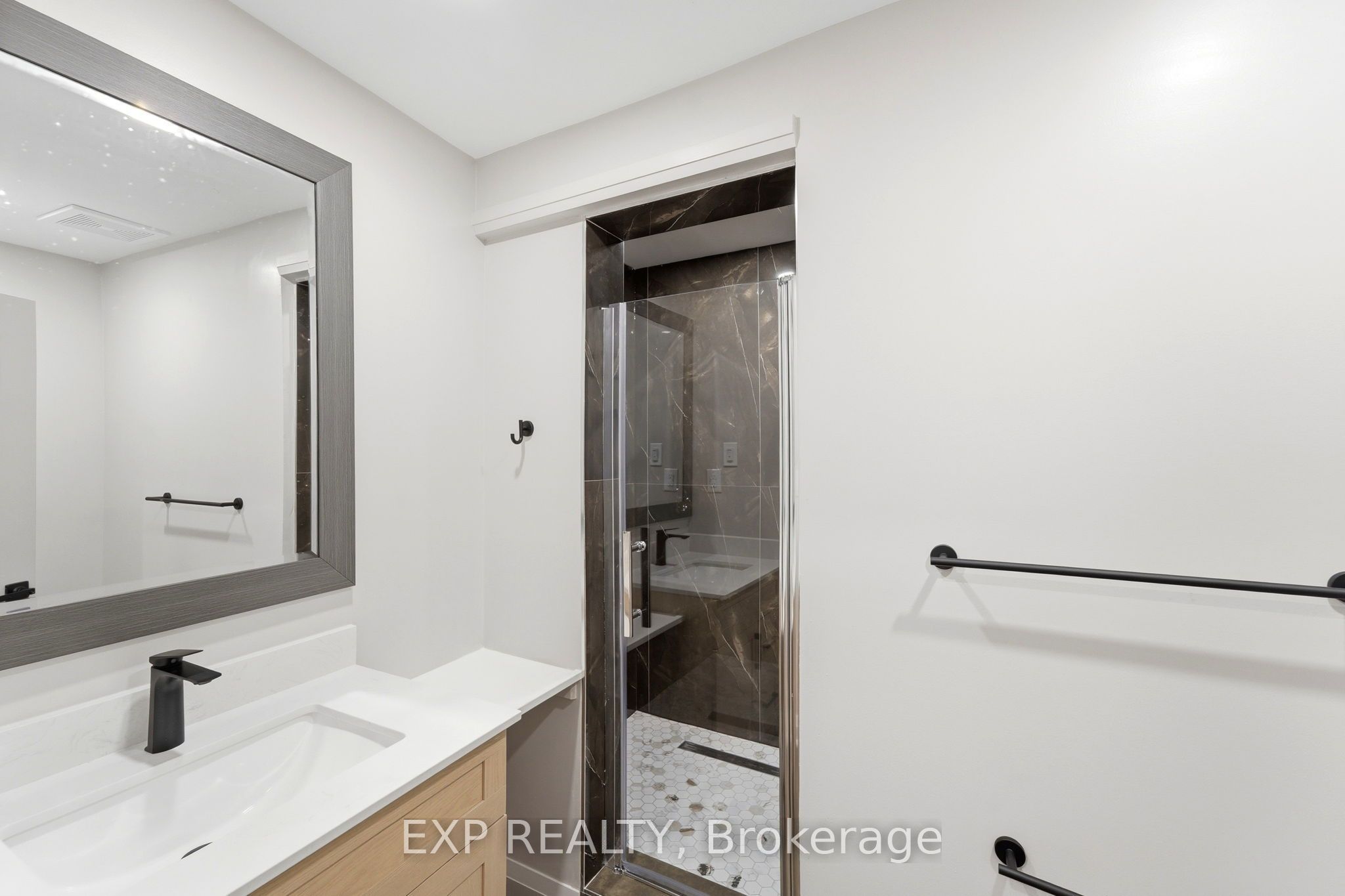 4422 Huron Street 110, Niagara Falls, ON L2E 7C8 photo 3