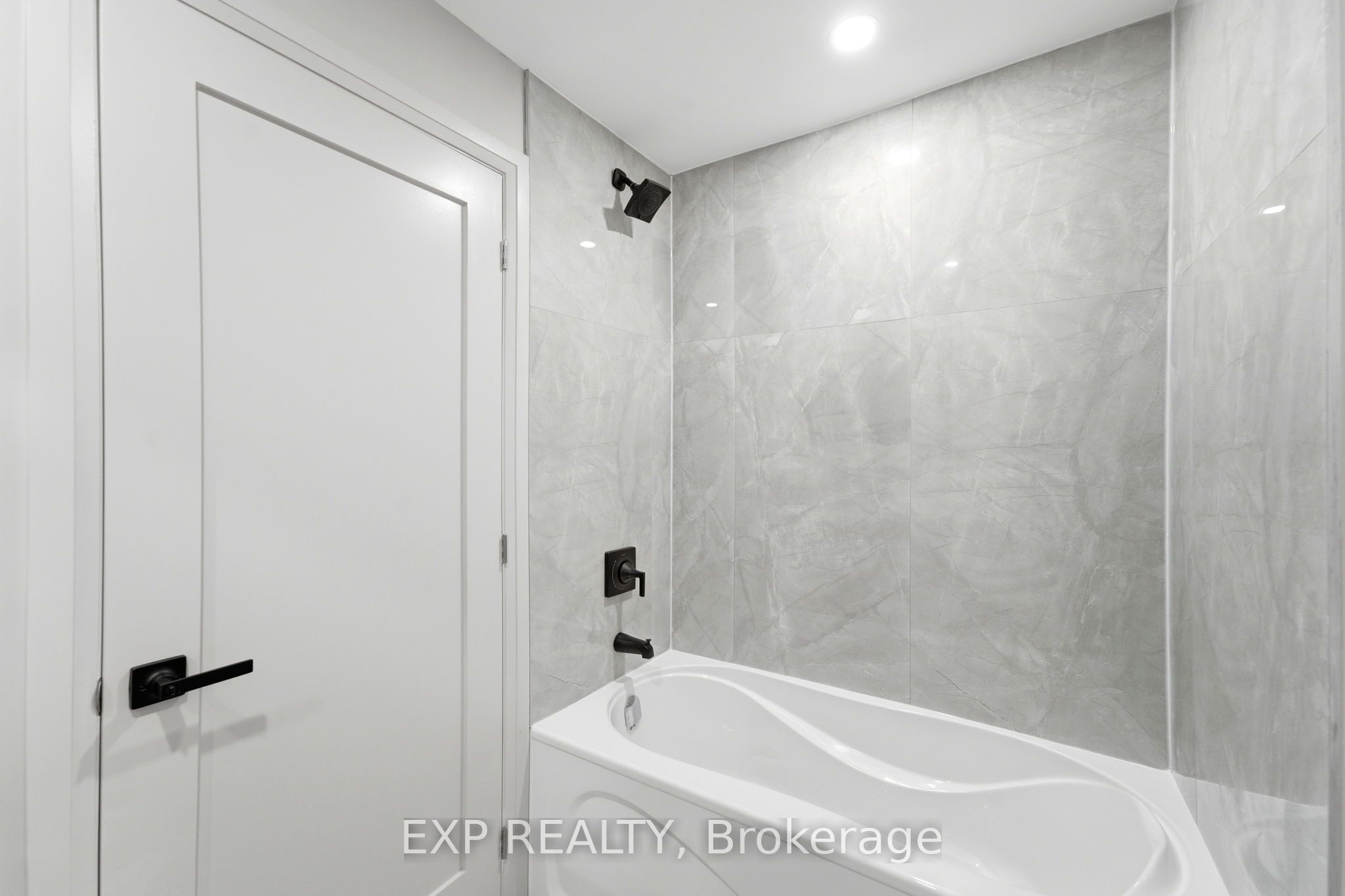 4422 Huron Street 110, Niagara Falls, ON L2E 7C8 photo 5