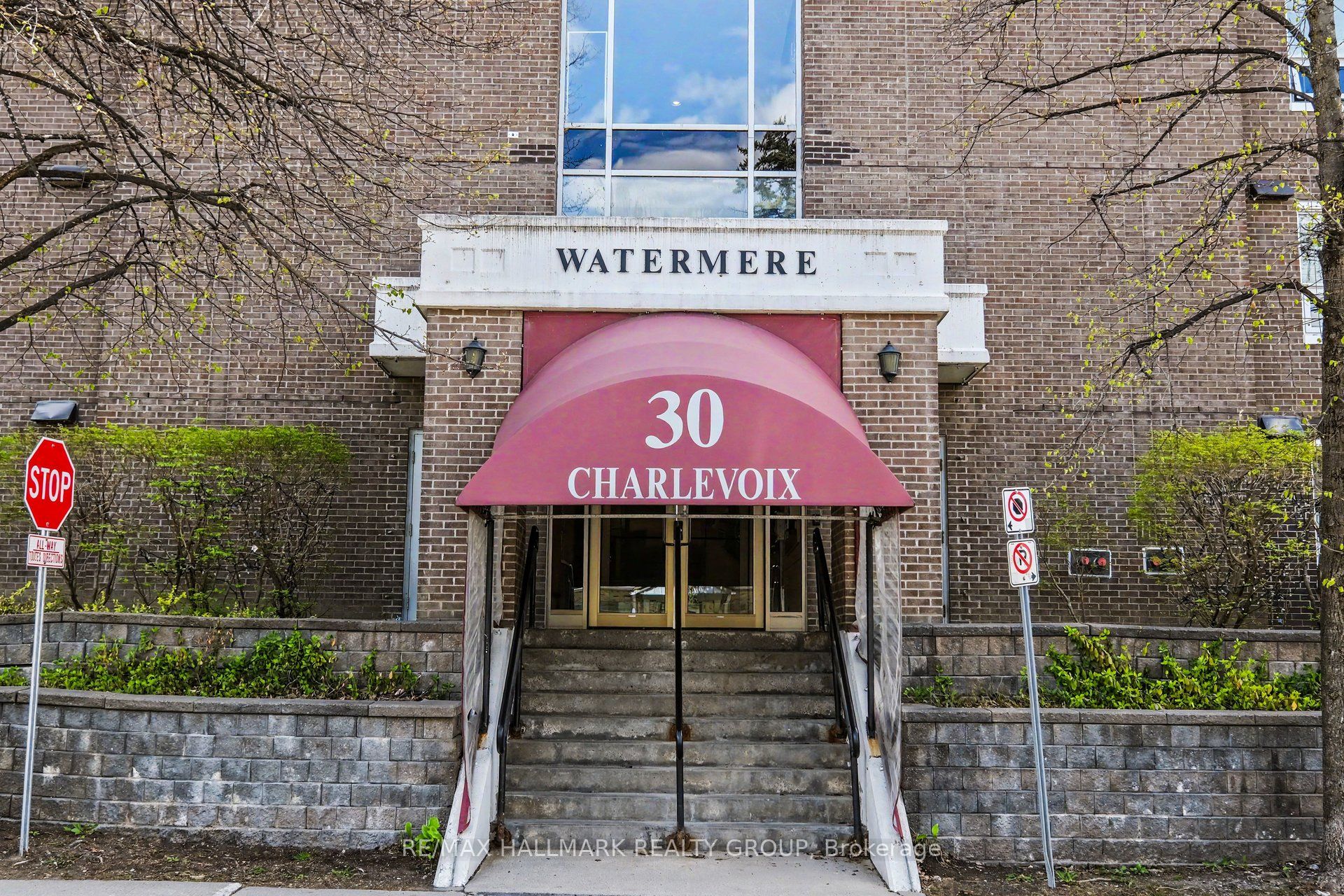 30 Charlevoix Street 103, Vanier and Kingsview Park, ON K1L 8K5 photo 2