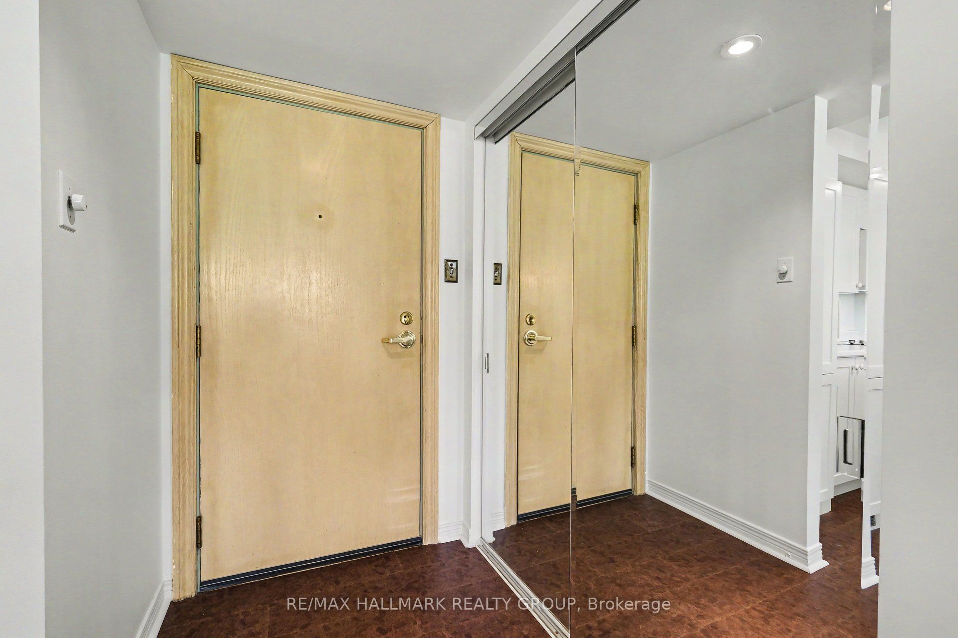30 Charlevoix Street 103, Vanier and Kingsview Park, ON K1L 8K5 photo 4
