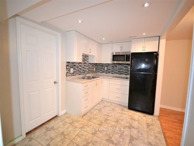 260 Green Road Bsmt., Hamilton, ON L8E 4J8 photo 3