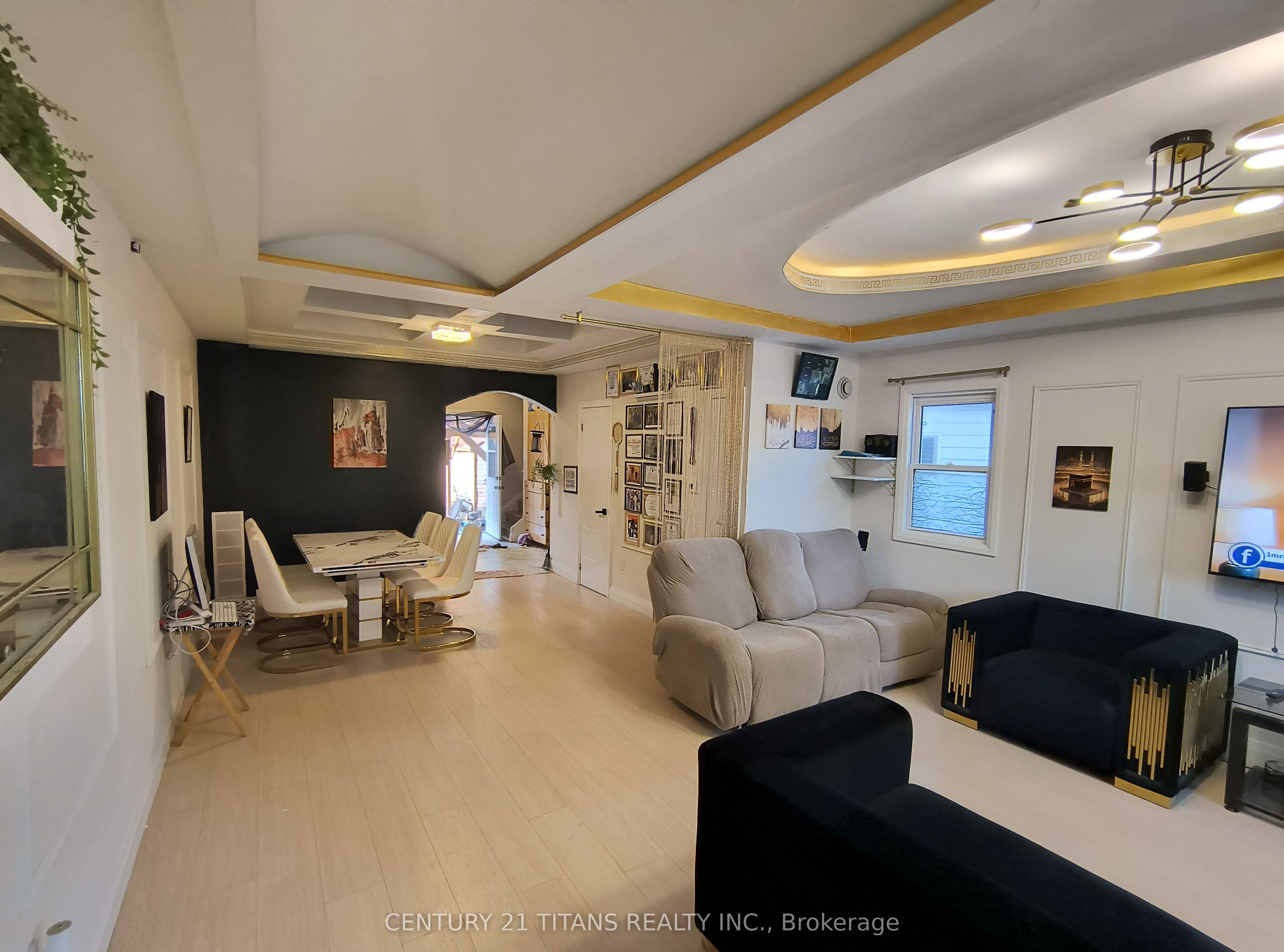 127 Wellington Street E, Chatham-Kent, ON N7M 3P2 photo 2