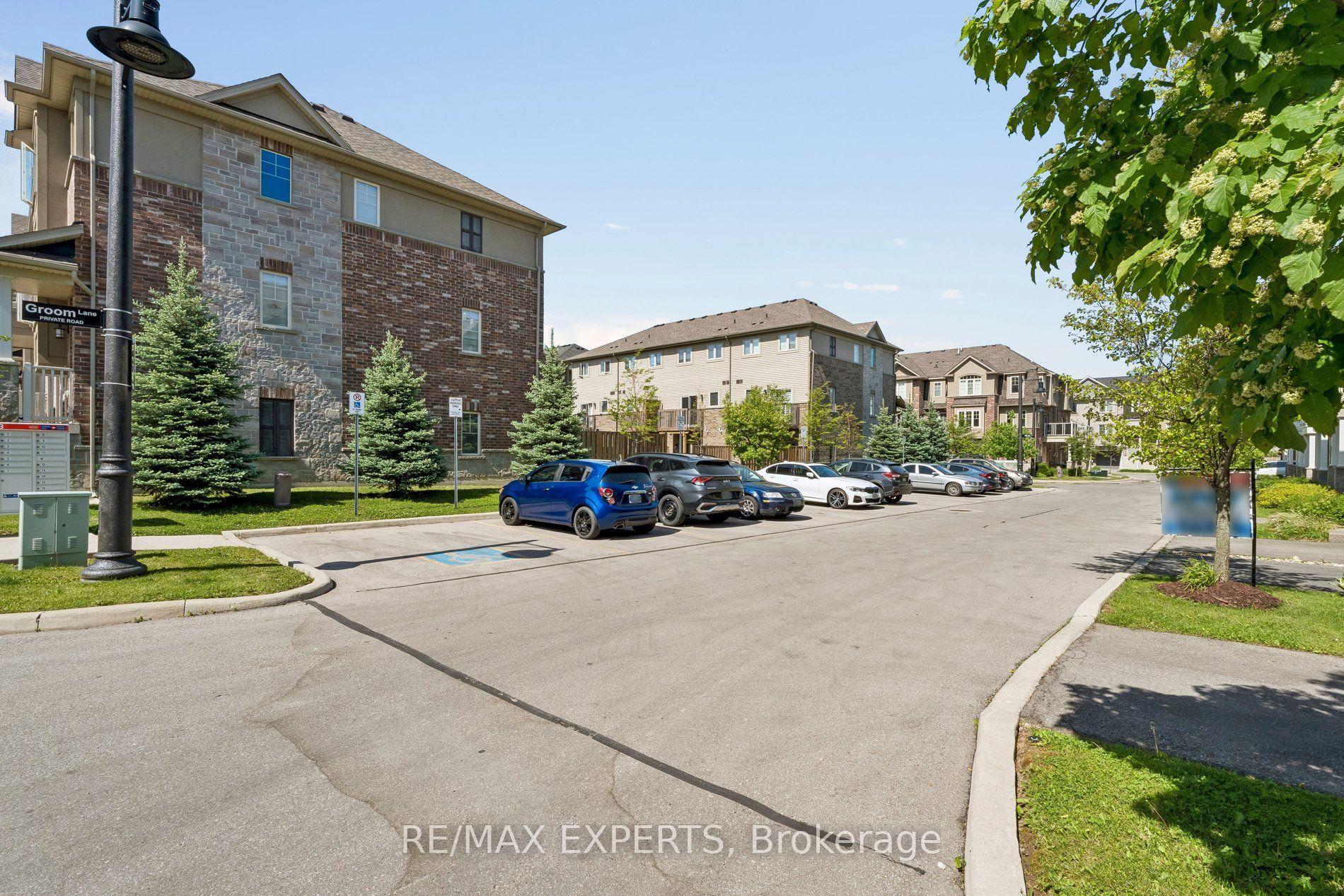 4 Groom Lane, Hamilton, ON L9K 0K1 photo 3