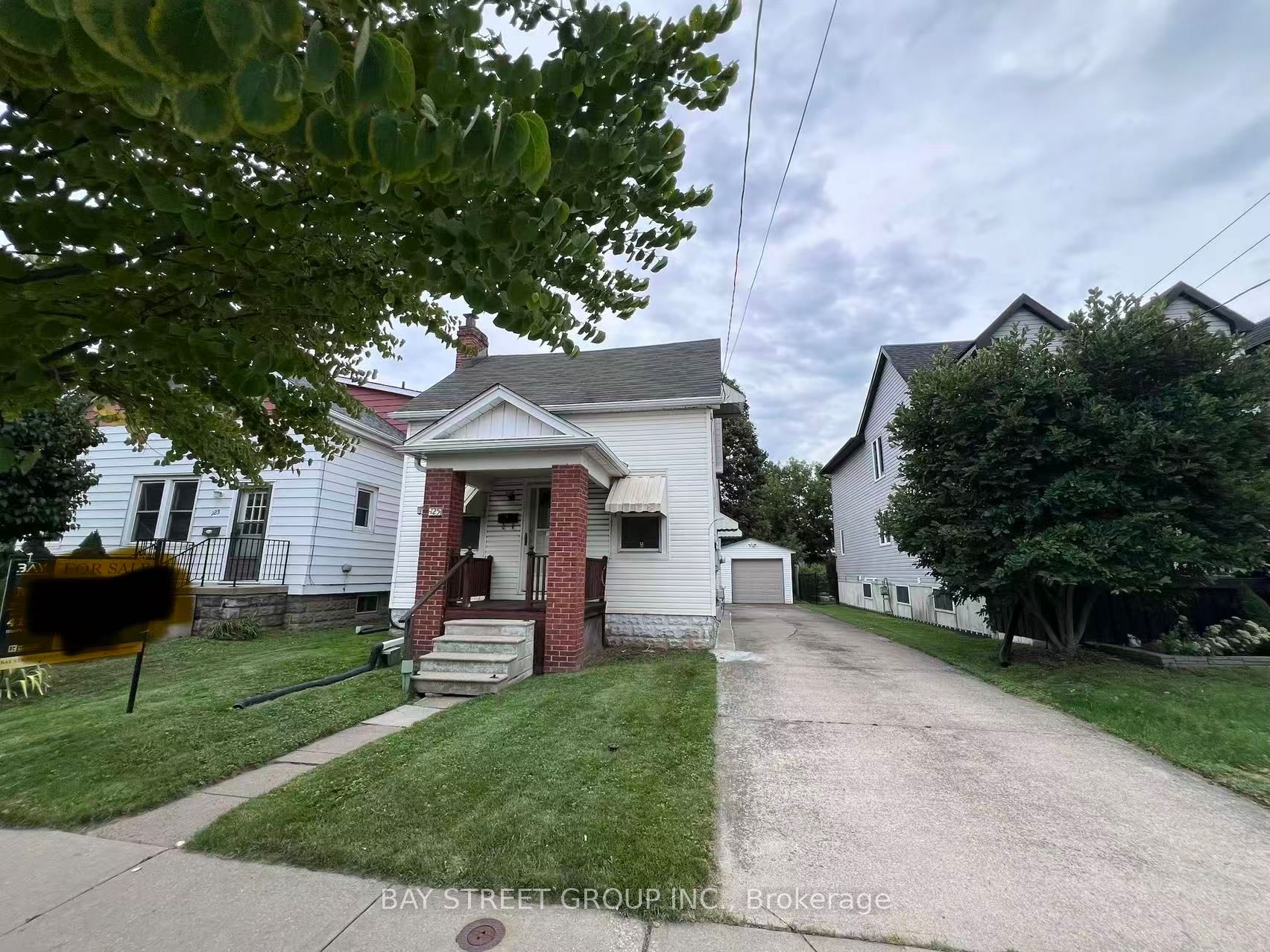 125 Broadway Avenue, Hamilton, ON L8S 2W2 photo 2
