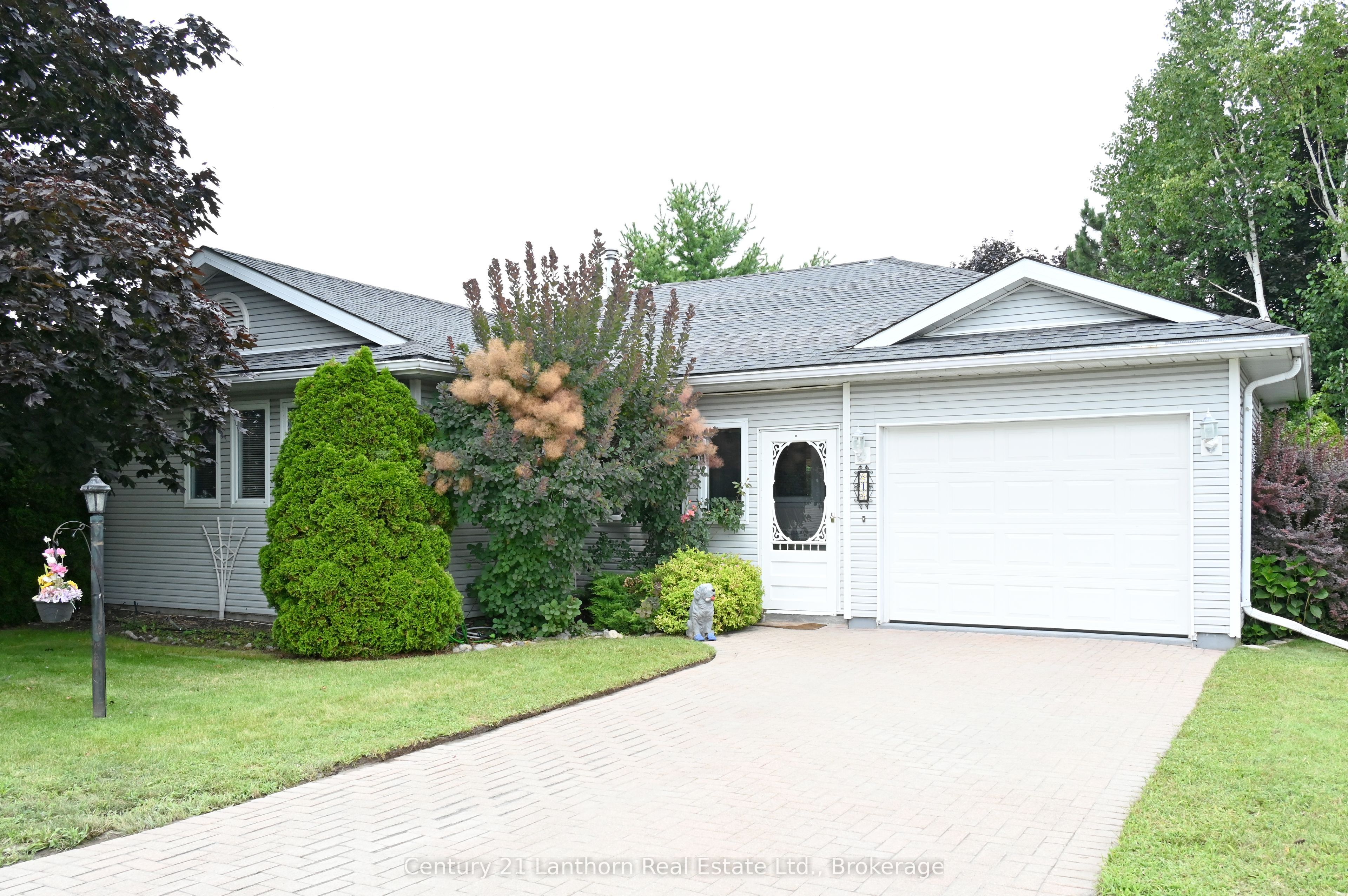 1 Reynolds Place N, Prince Edward County, ON K0K 3L0 photo 2