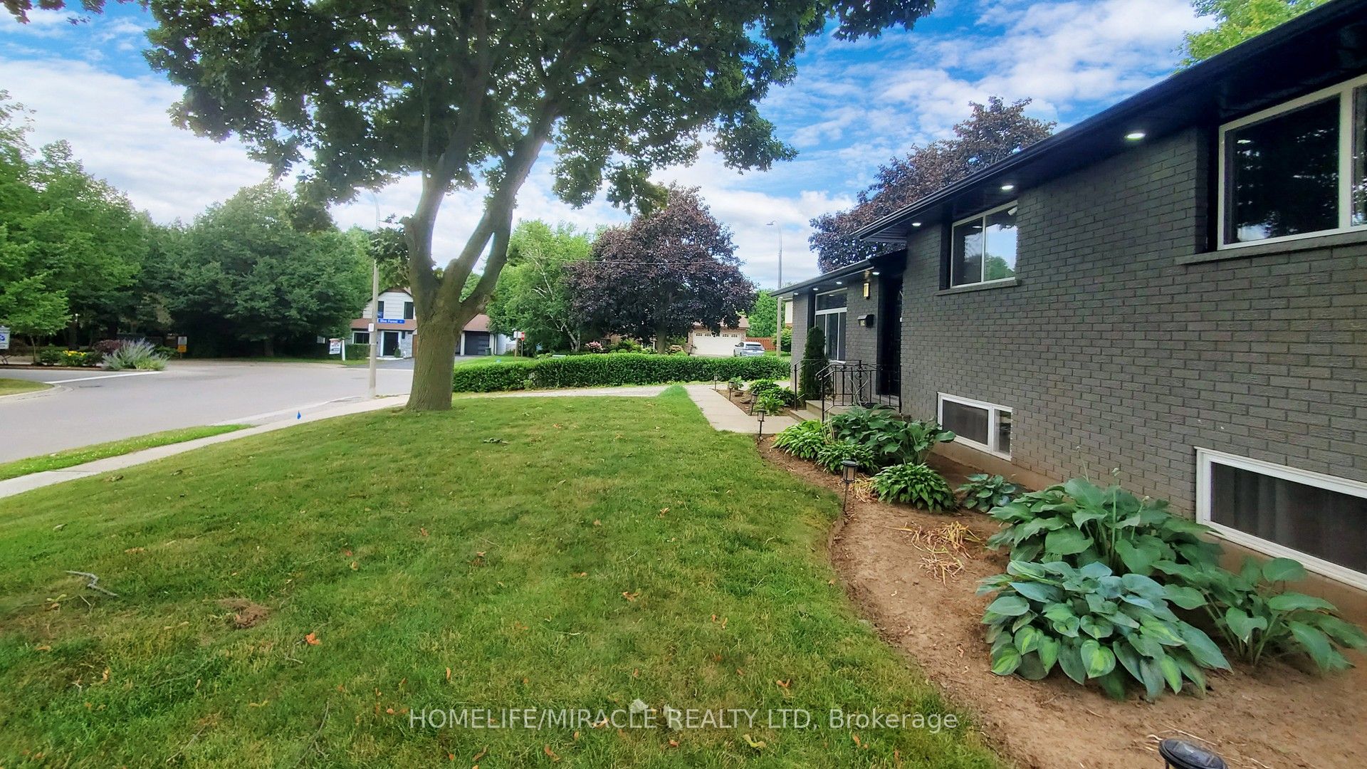 374 Book Road, Grimsby, ON L3M 2M6 photo 2