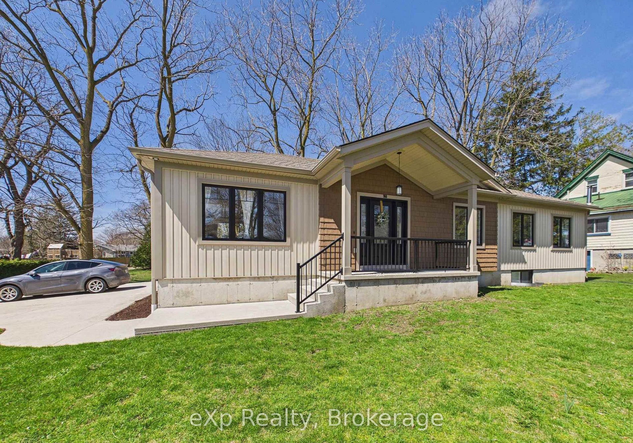 966 Charles Street B Lower, Kincardine, ON N2Z 2C3