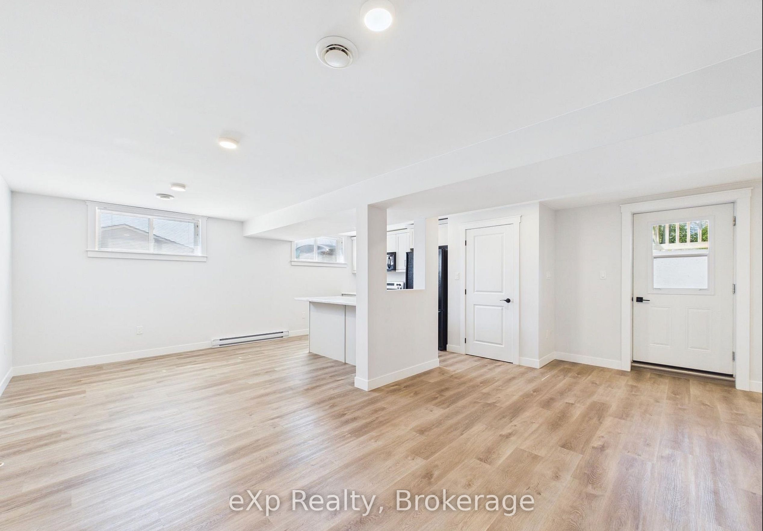 966 Charles Street B Lower, Kincardine, ON N2Z 2C3 photo 3