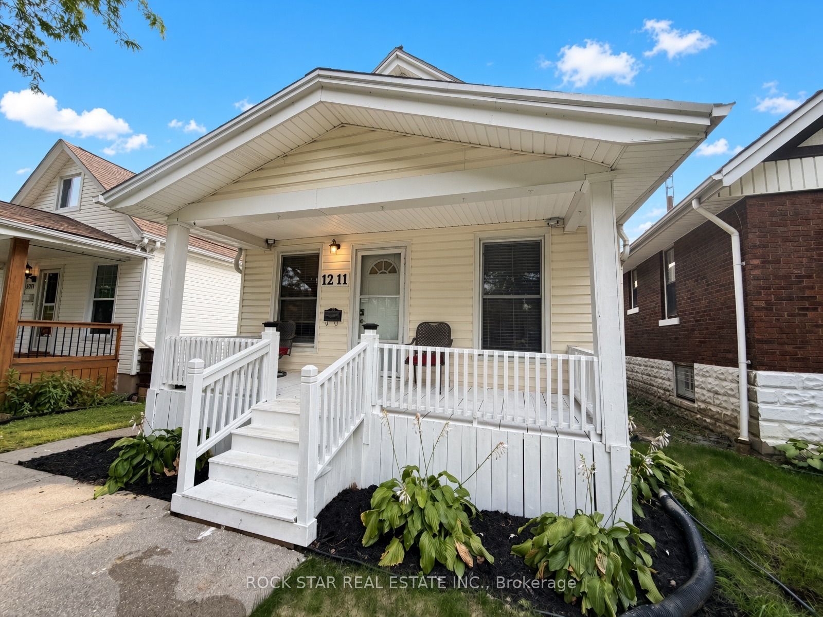 1211 Lincoln Road, Windsor, ON N8Y 2H9 photo 2