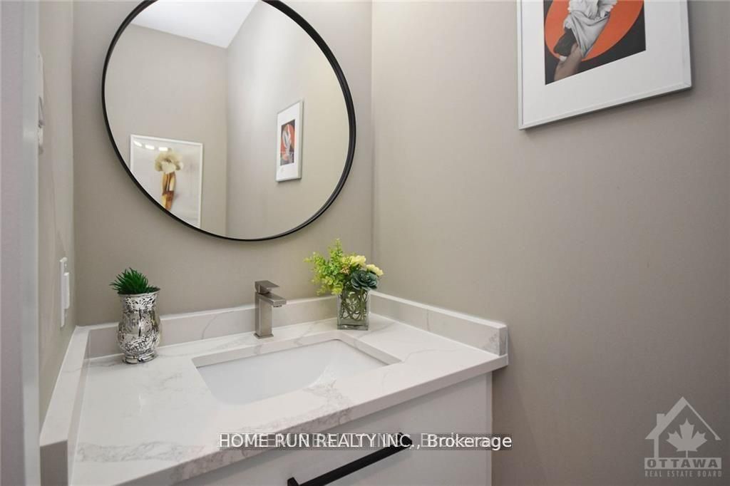 314 Cyr Avenue A, Vanier and Kingsview Park, ON K1L 7N7 photo 3