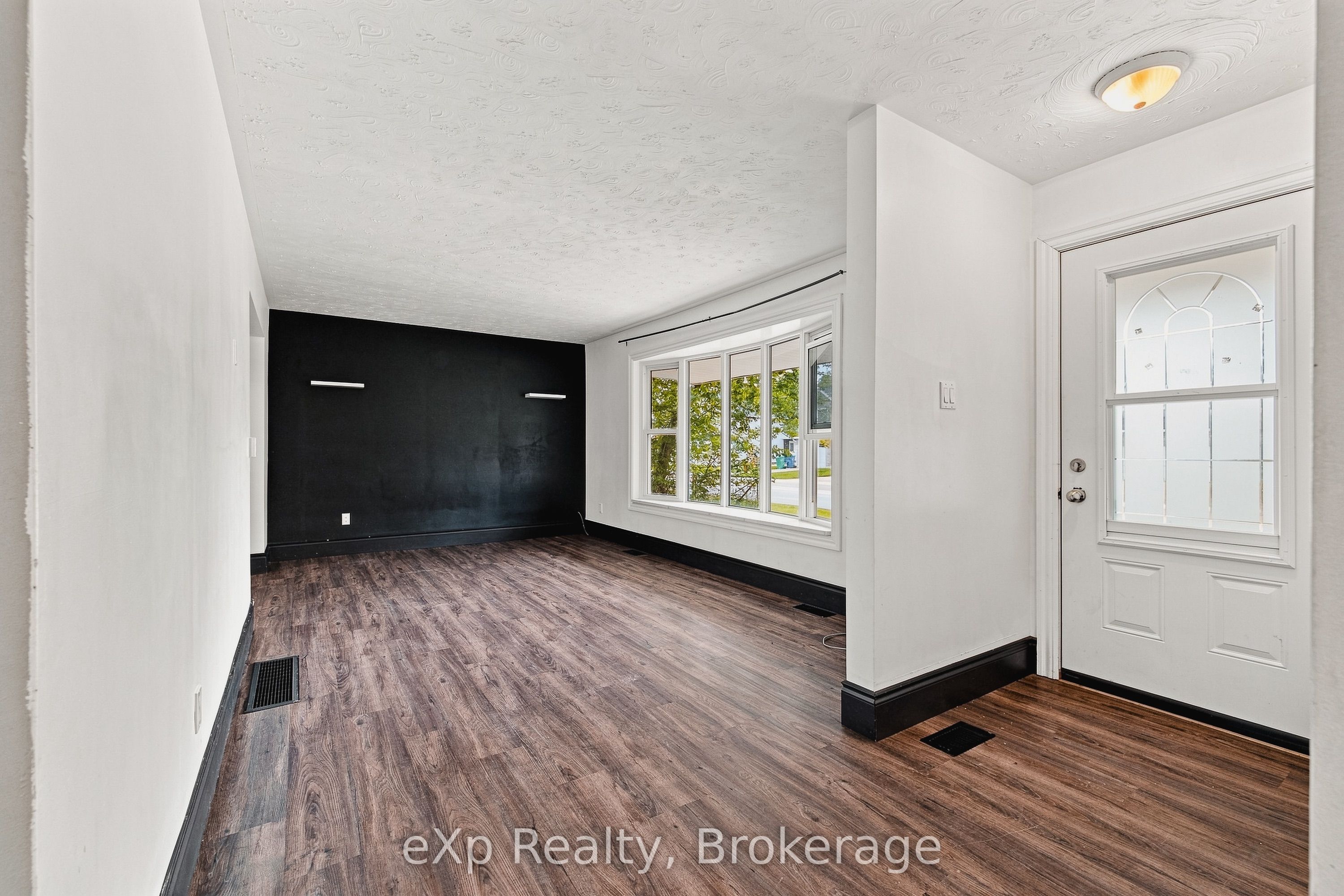 236 Bruce Street S, West Grey, ON N0G 1R0 photo 4