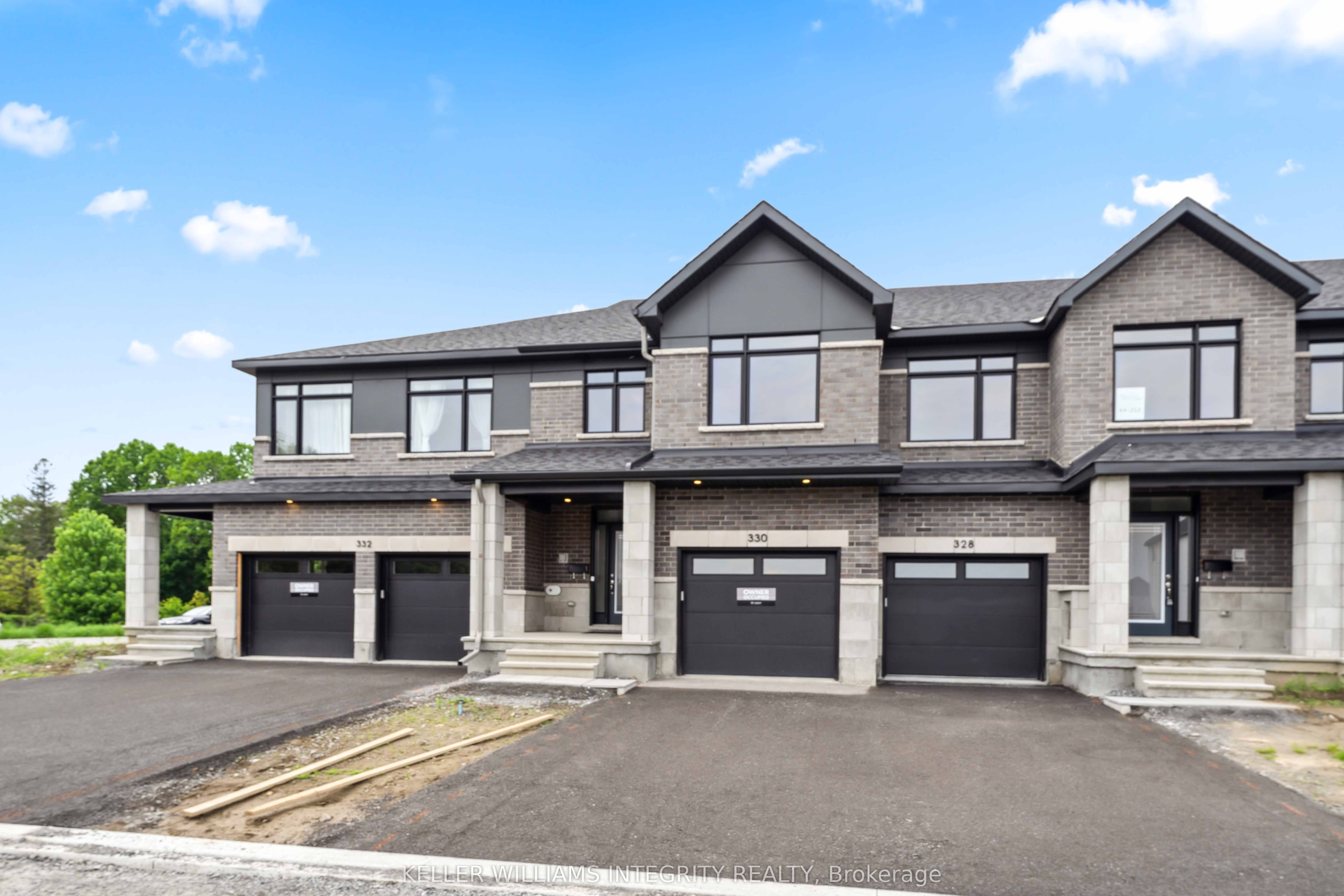 330 Makobe Lane, Blossom Park - Airport and Area, ON K4M 0M1