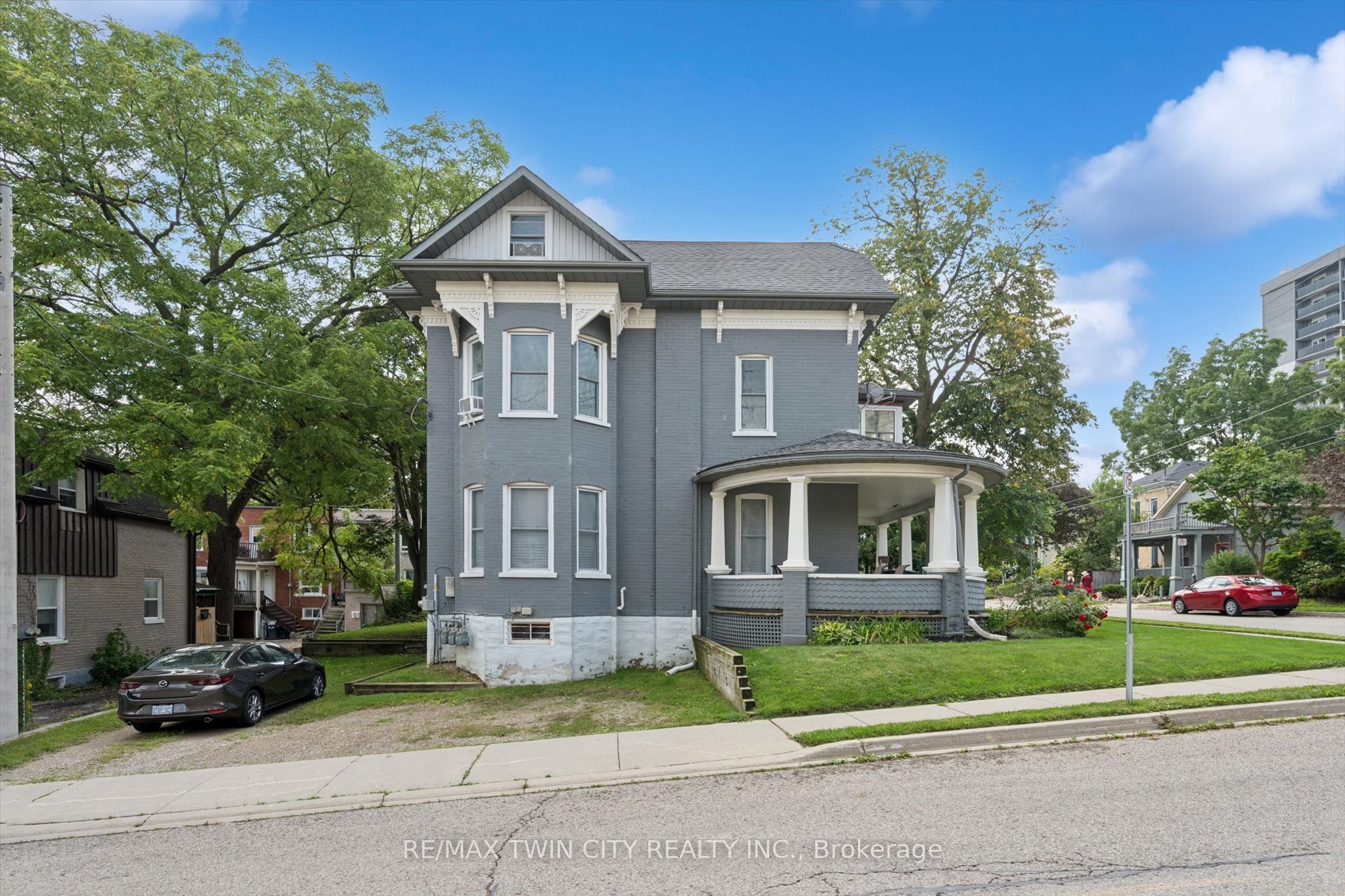 114 Church Street, Kitchener, ON N2G 2S4 photo 3