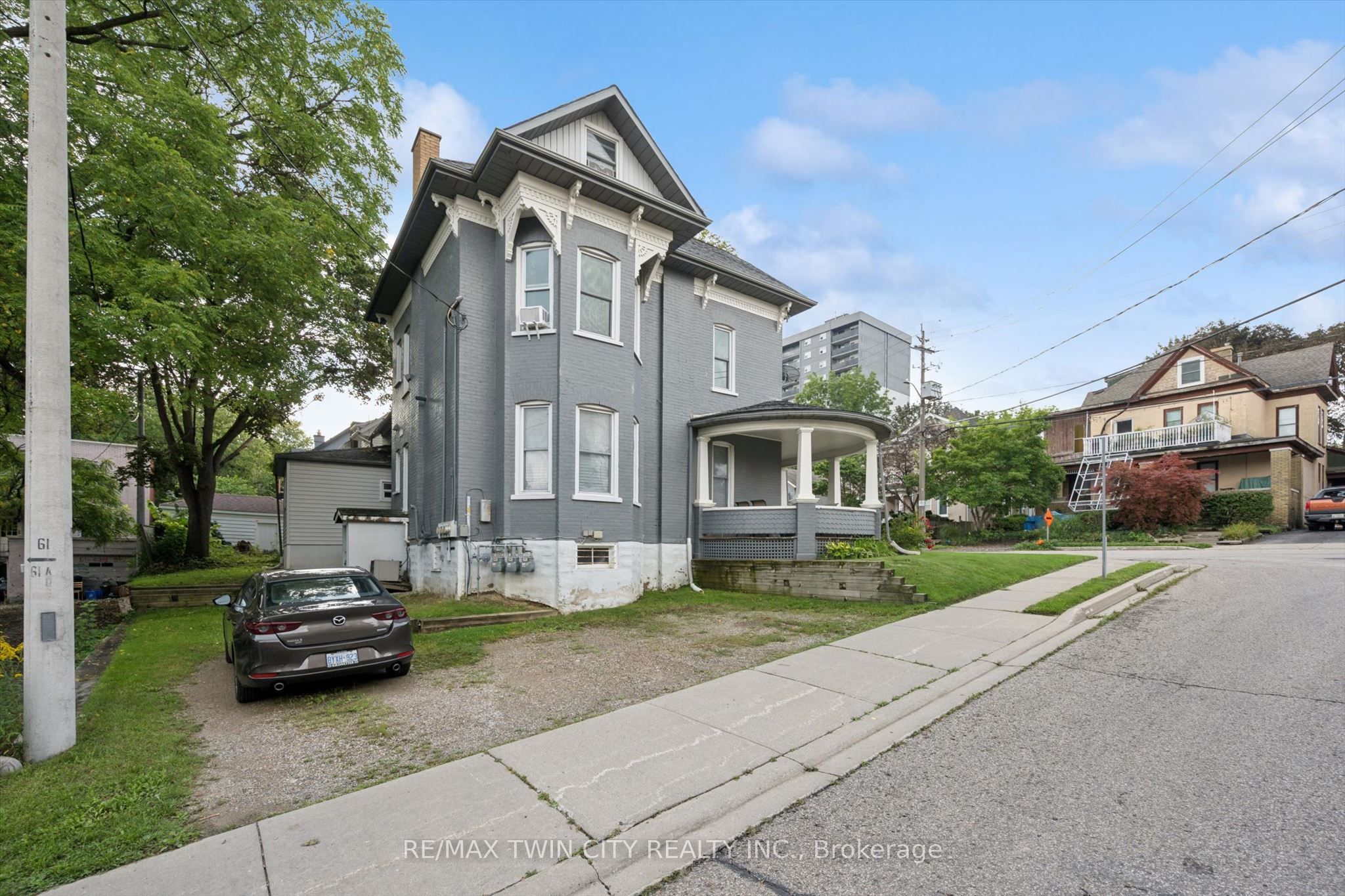 114 Church Street, Kitchener, ON N2G 2S4 photo 4