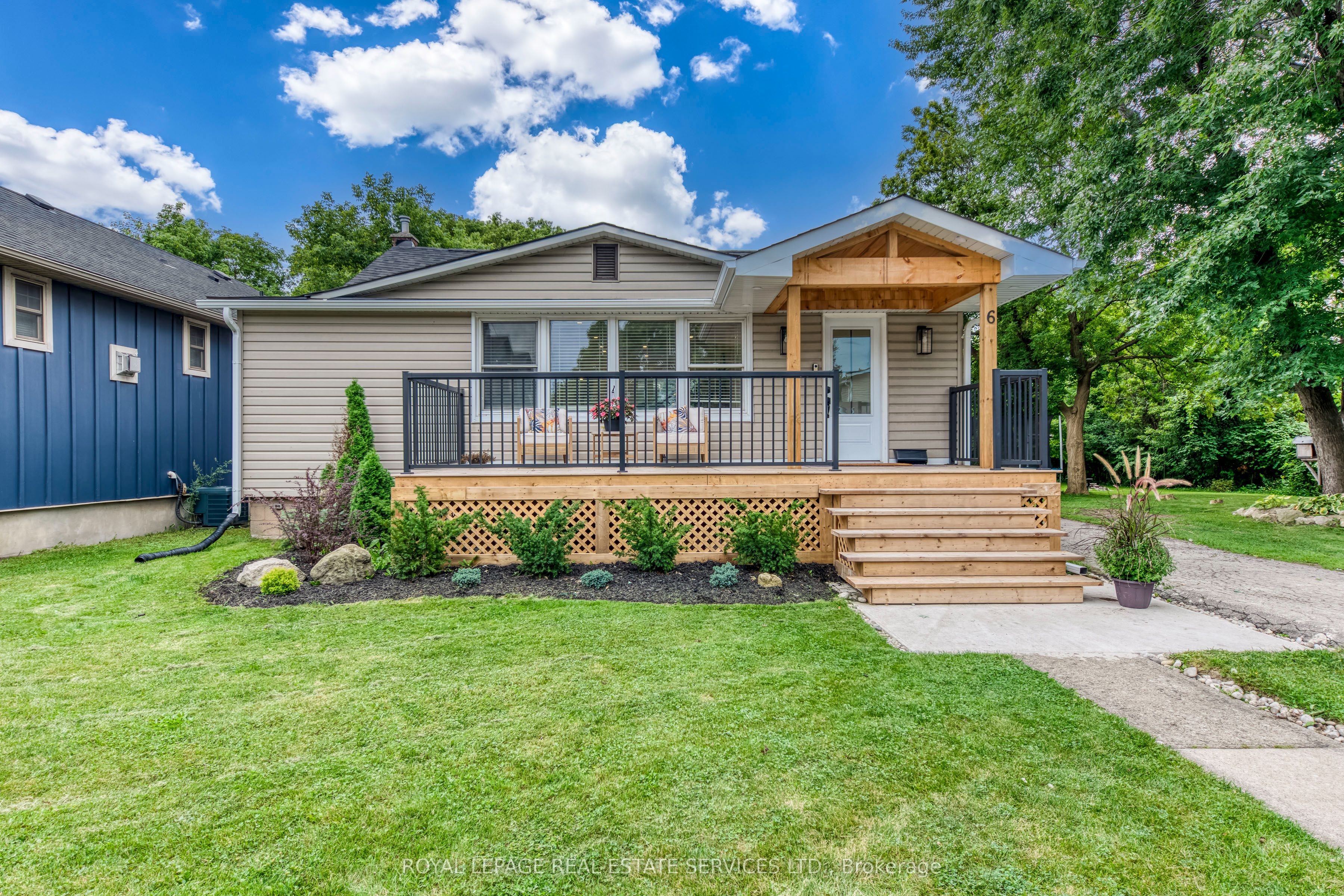 6 Rembe Avenue, Hamilton, ON L8H 7G6