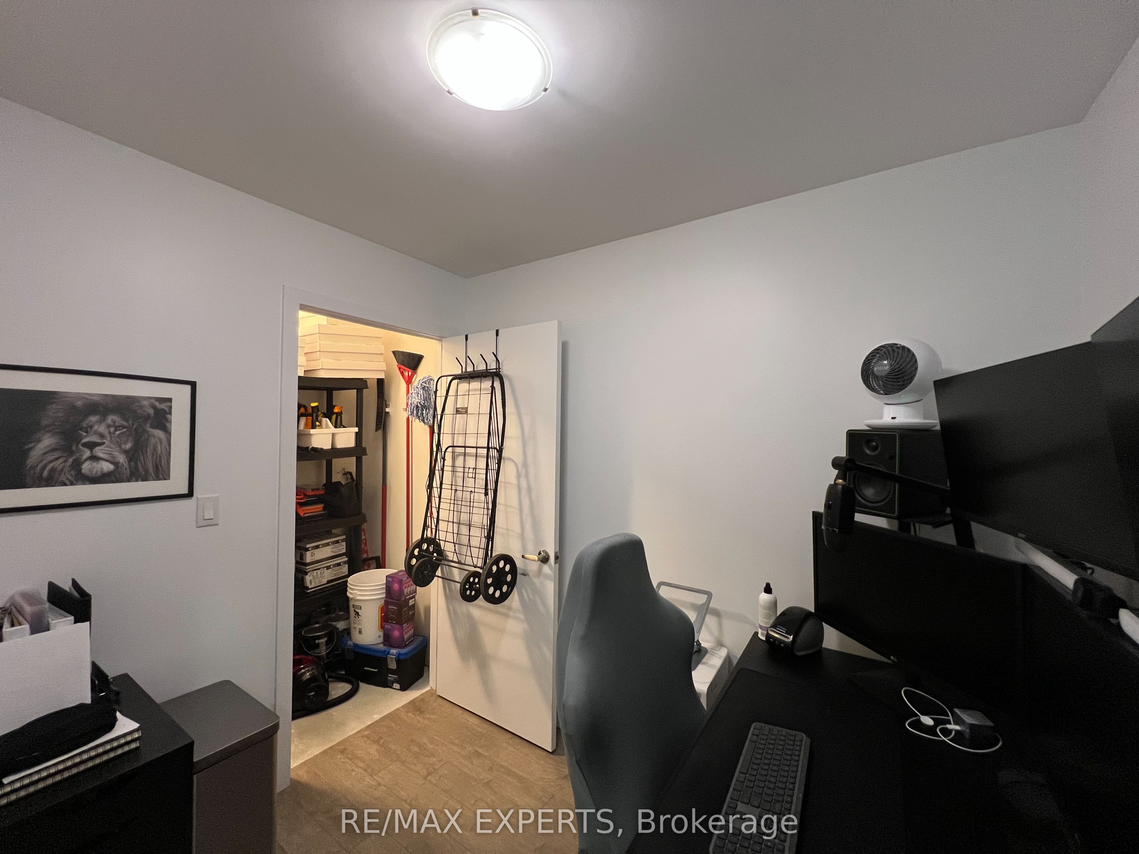 100 Garment Street 705, Kitchener, ON N2G 0C3 photo 5