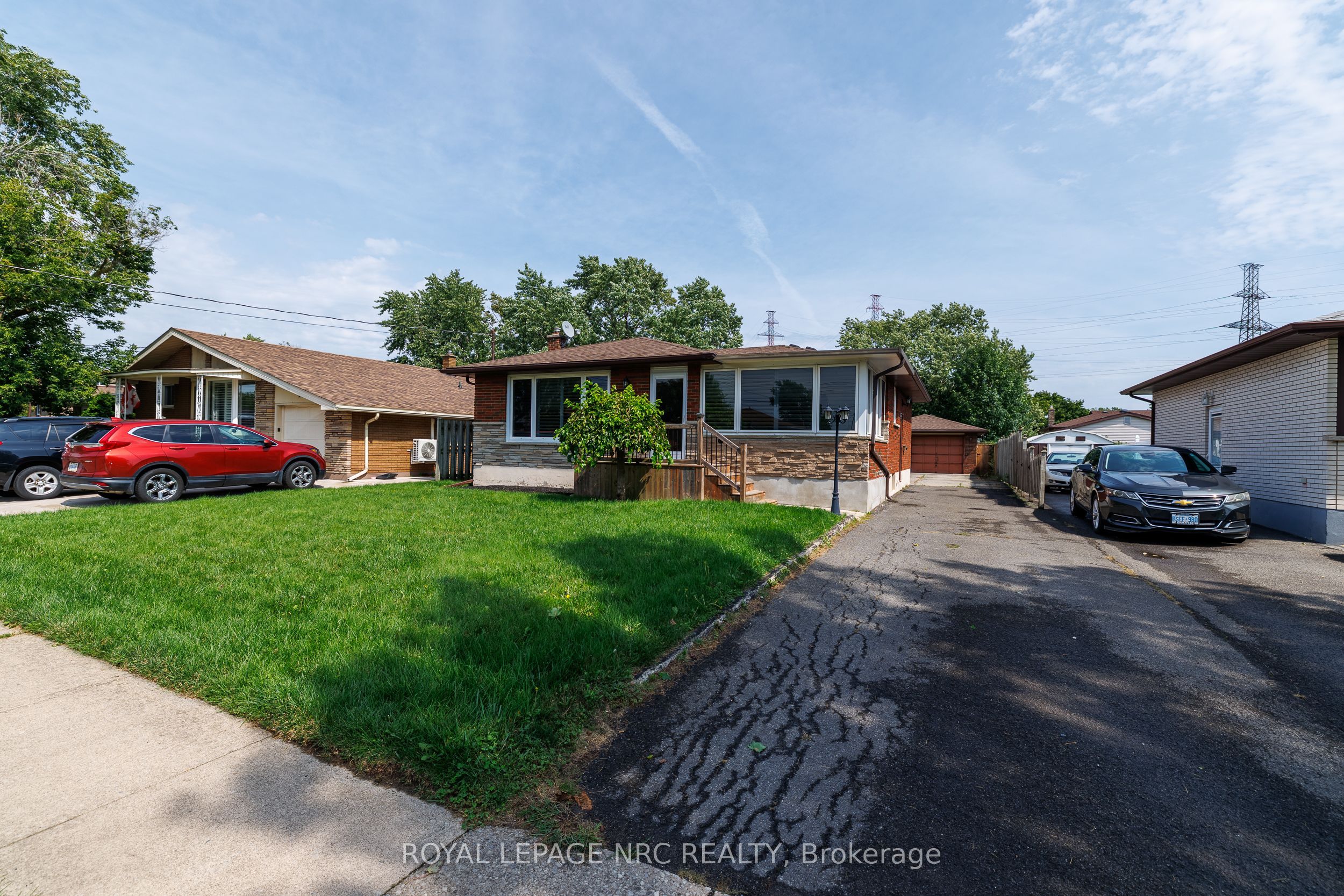 15 Memorial Park Drive, Welland, ON L3B 1A5 photo 2