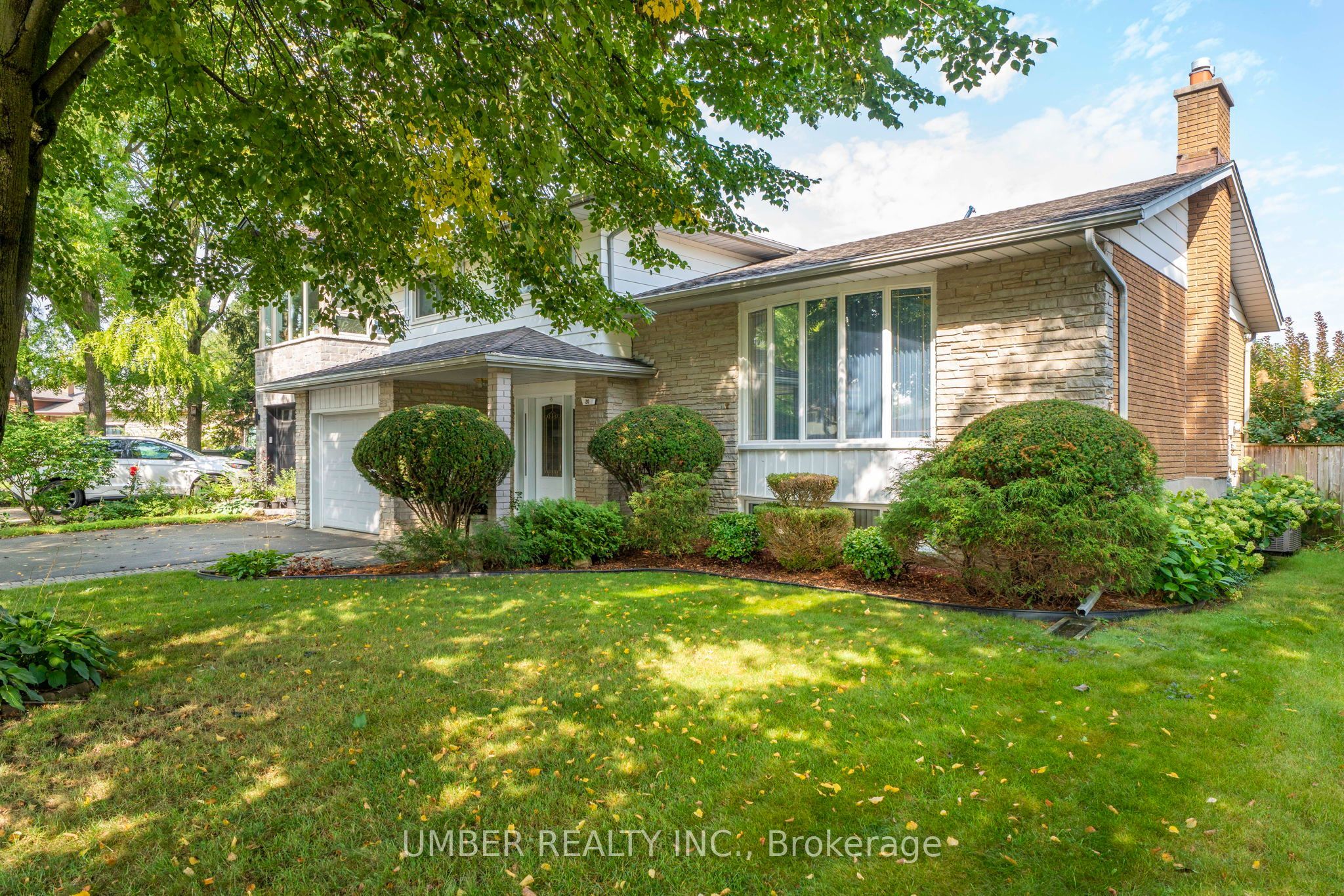 20 Bishop Court, Kitchener, ON N2B 2S1 photo 2