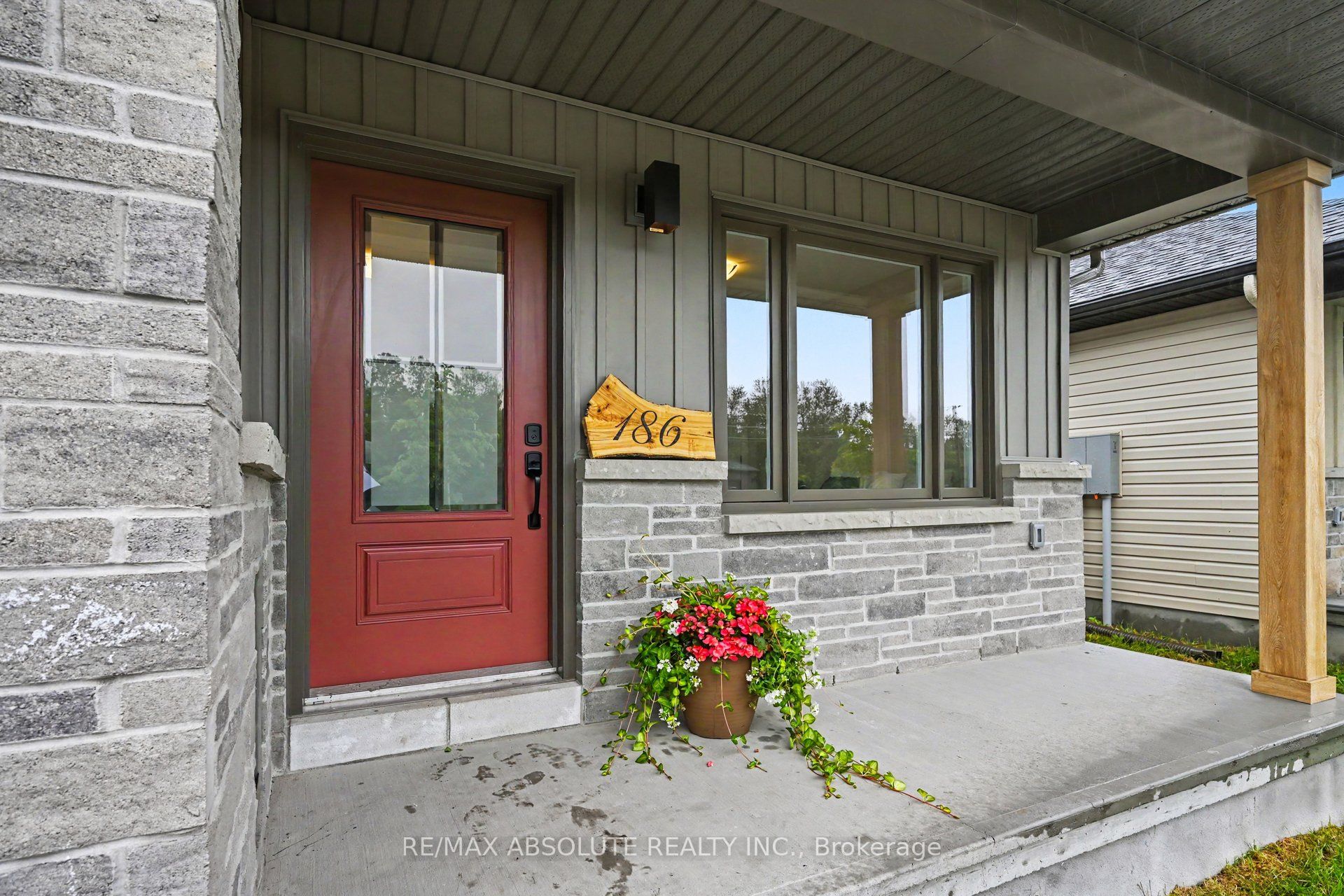 186 Seabert Drive, Arnprior, ON K7S 0H9 photo 3