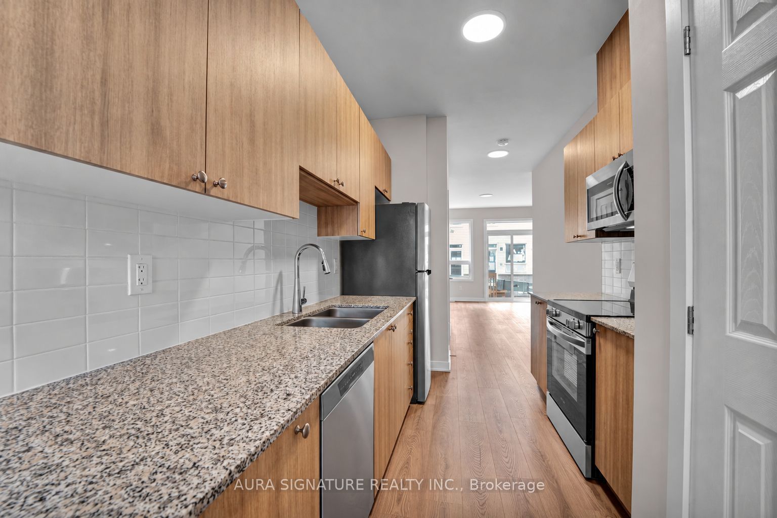 820 Utopie Private, Orleans - Convent Glen and Area, ON K1W 0Y4